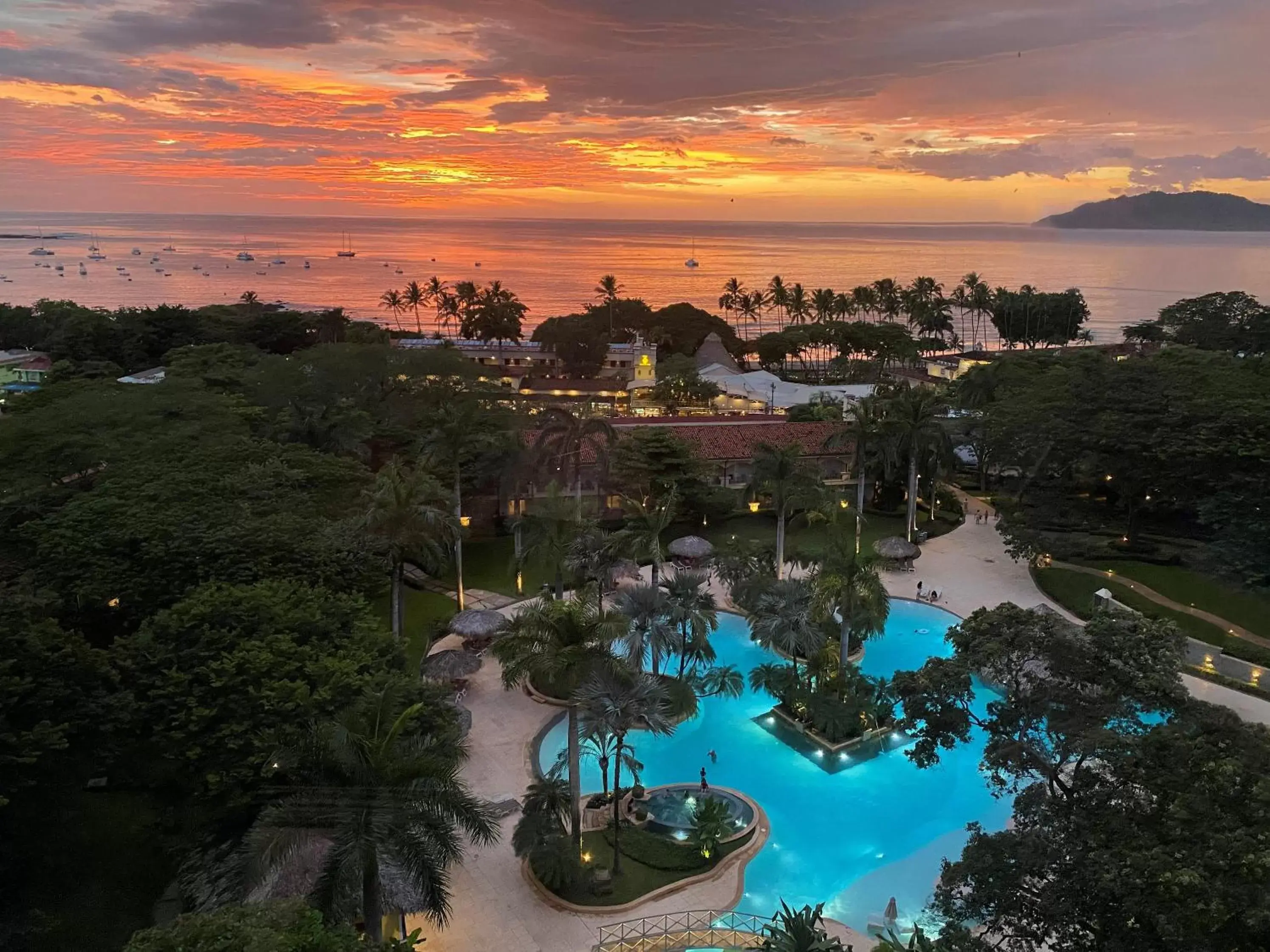Facade/entrance, Pool View in Hotel Tamarindo Diria Beach Resort