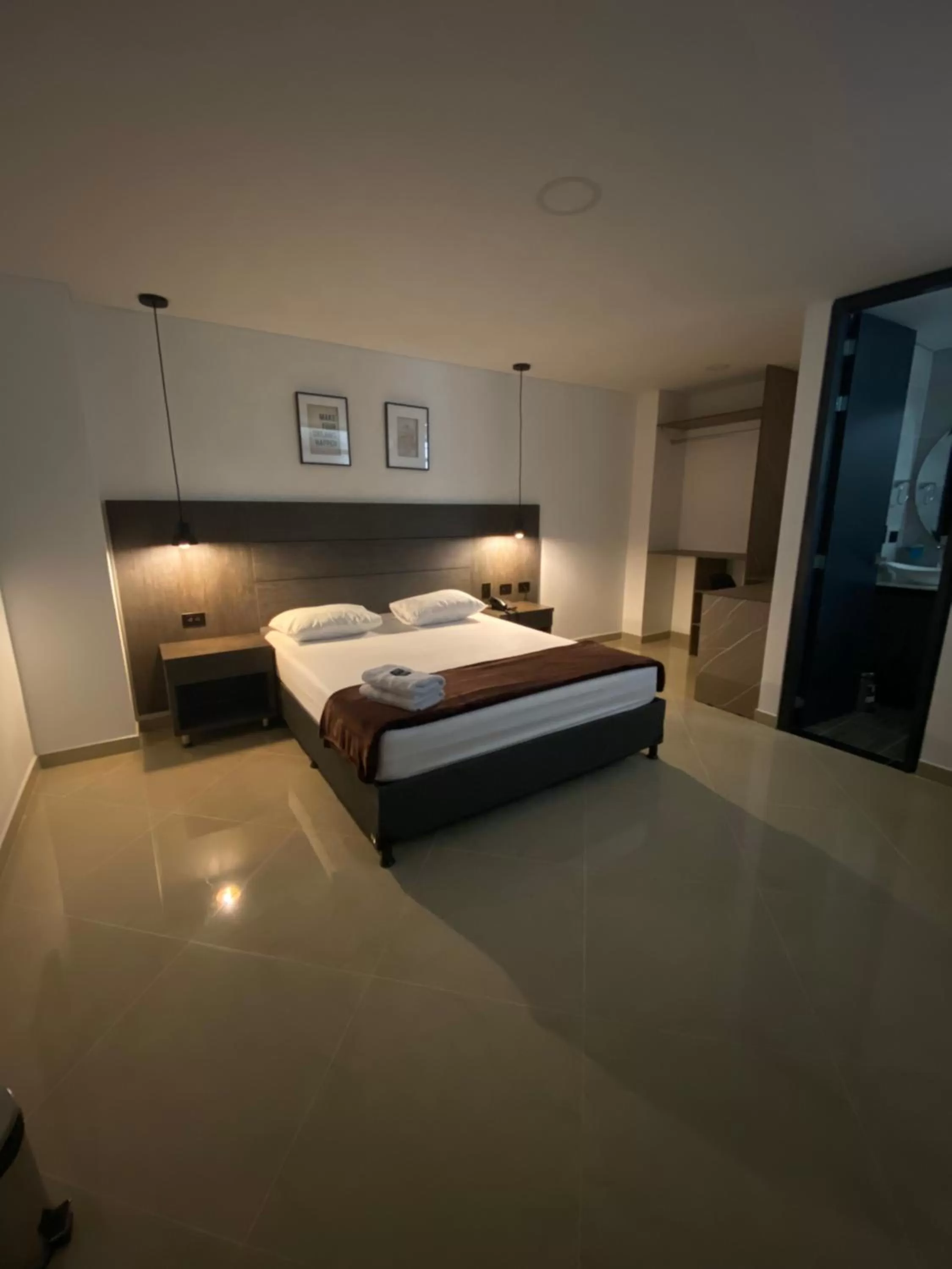 Bed in Hotel California City