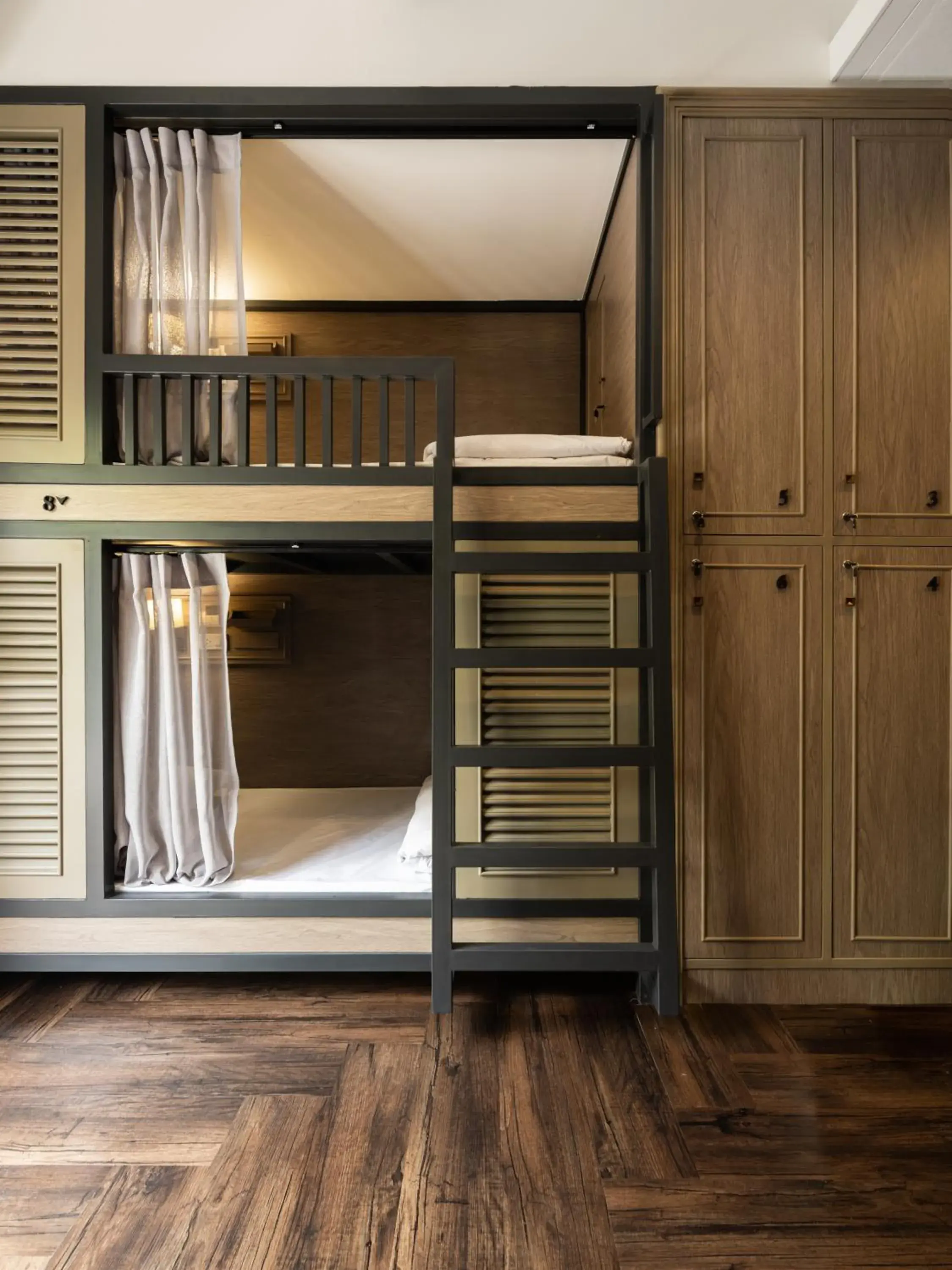 Bed in Warm Window Silom Bed in Warm Window Silom