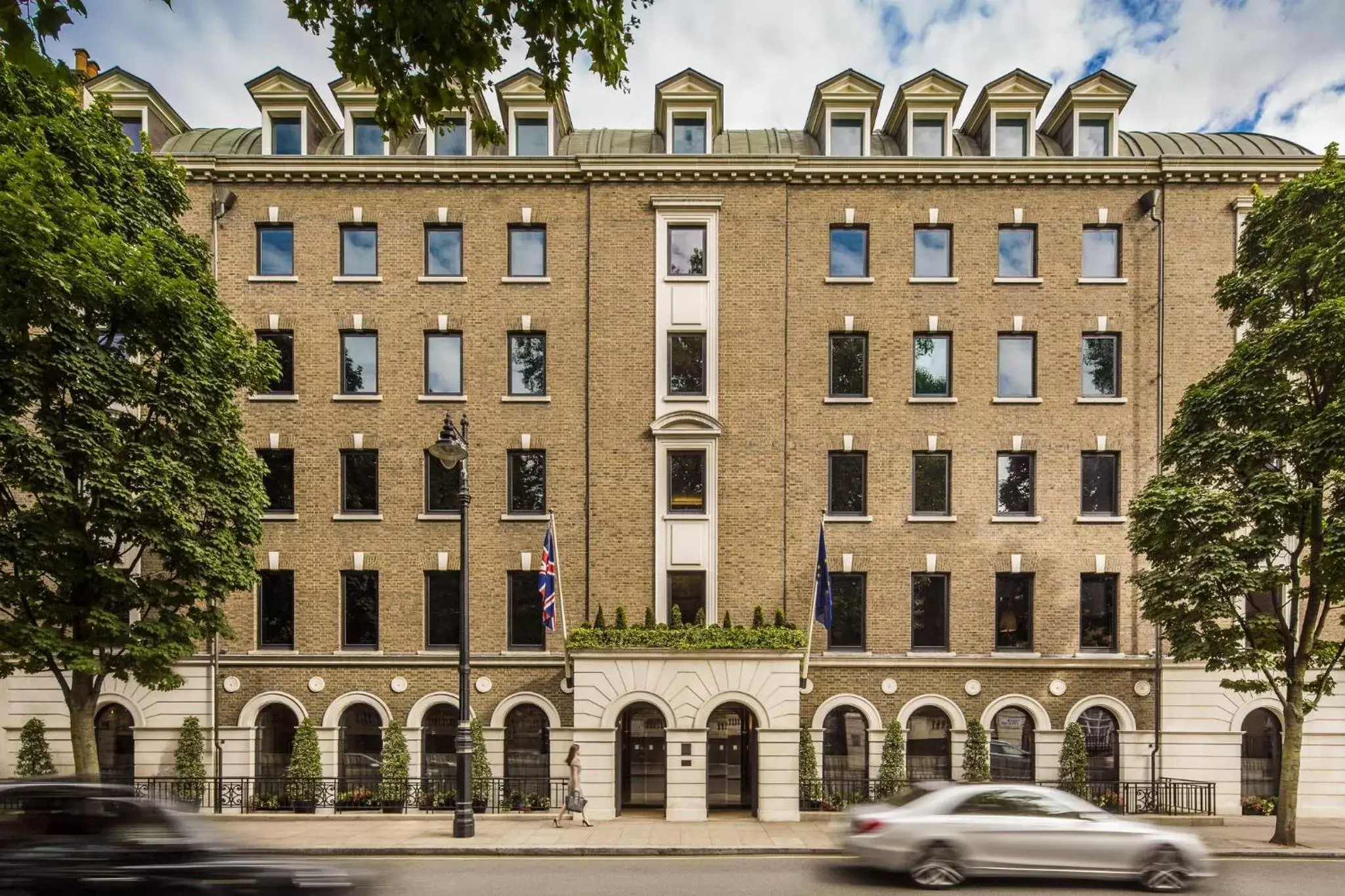 Property building in COMO The Halkin Property building in COMO The Halkin