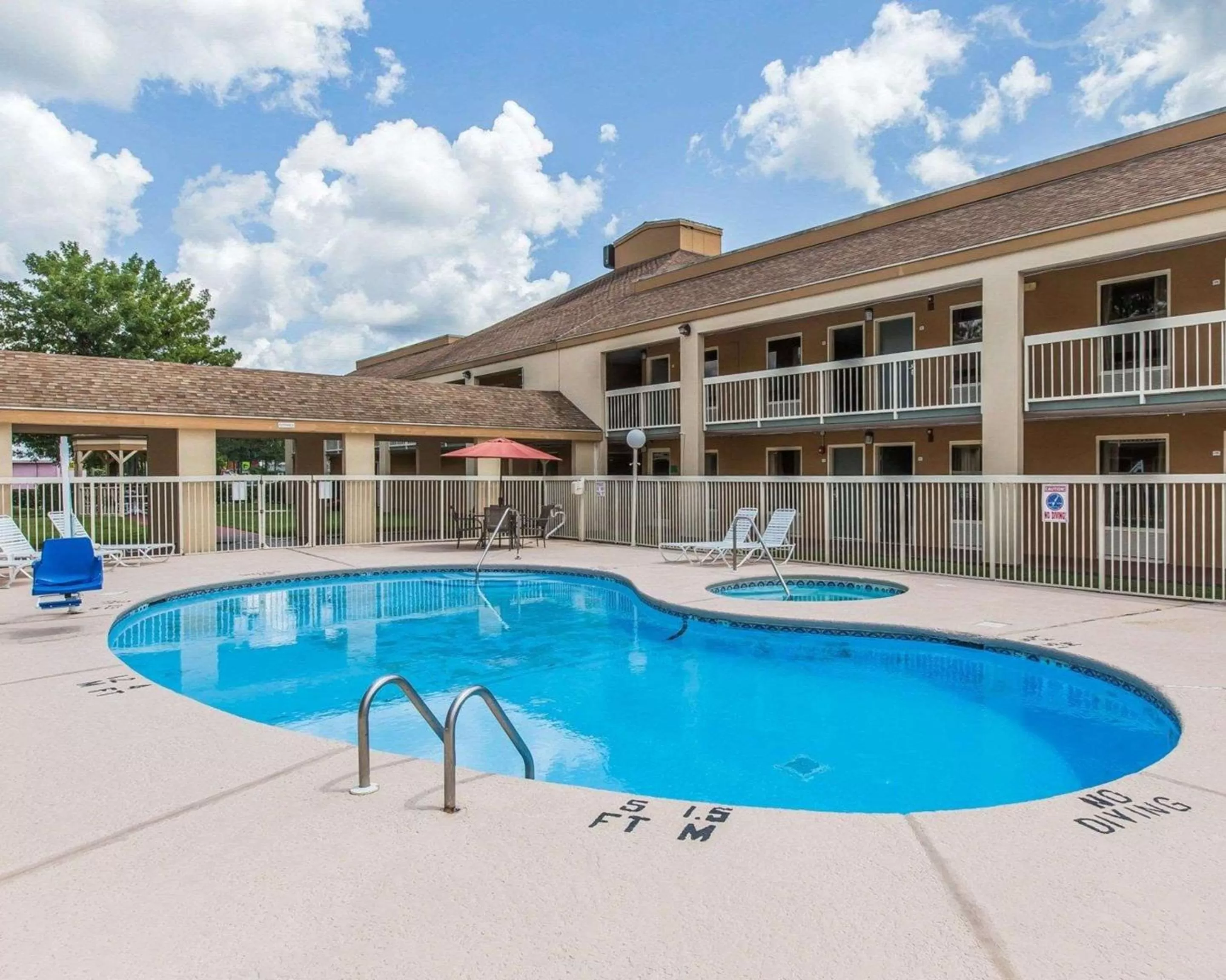 Swimming pool in Quality Inn Kingsland