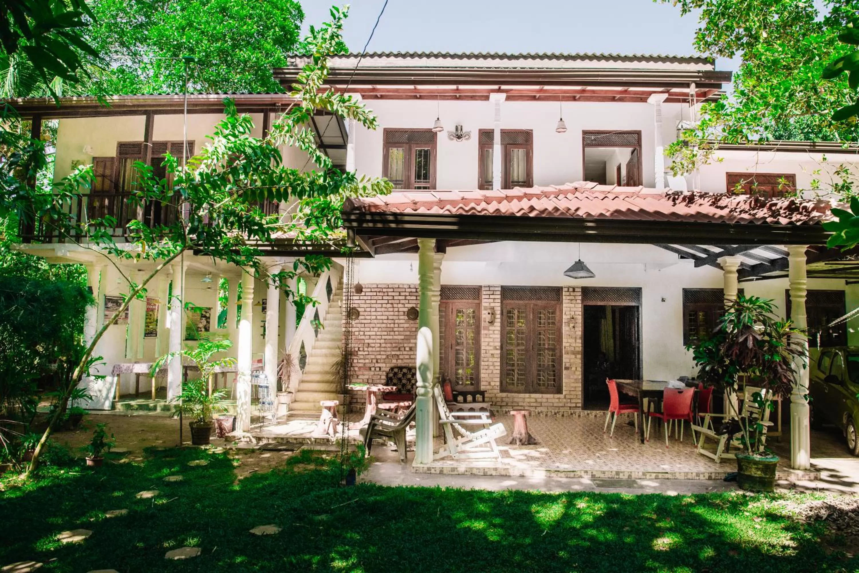 Restaurant/places to eat in Kadolana Guest House