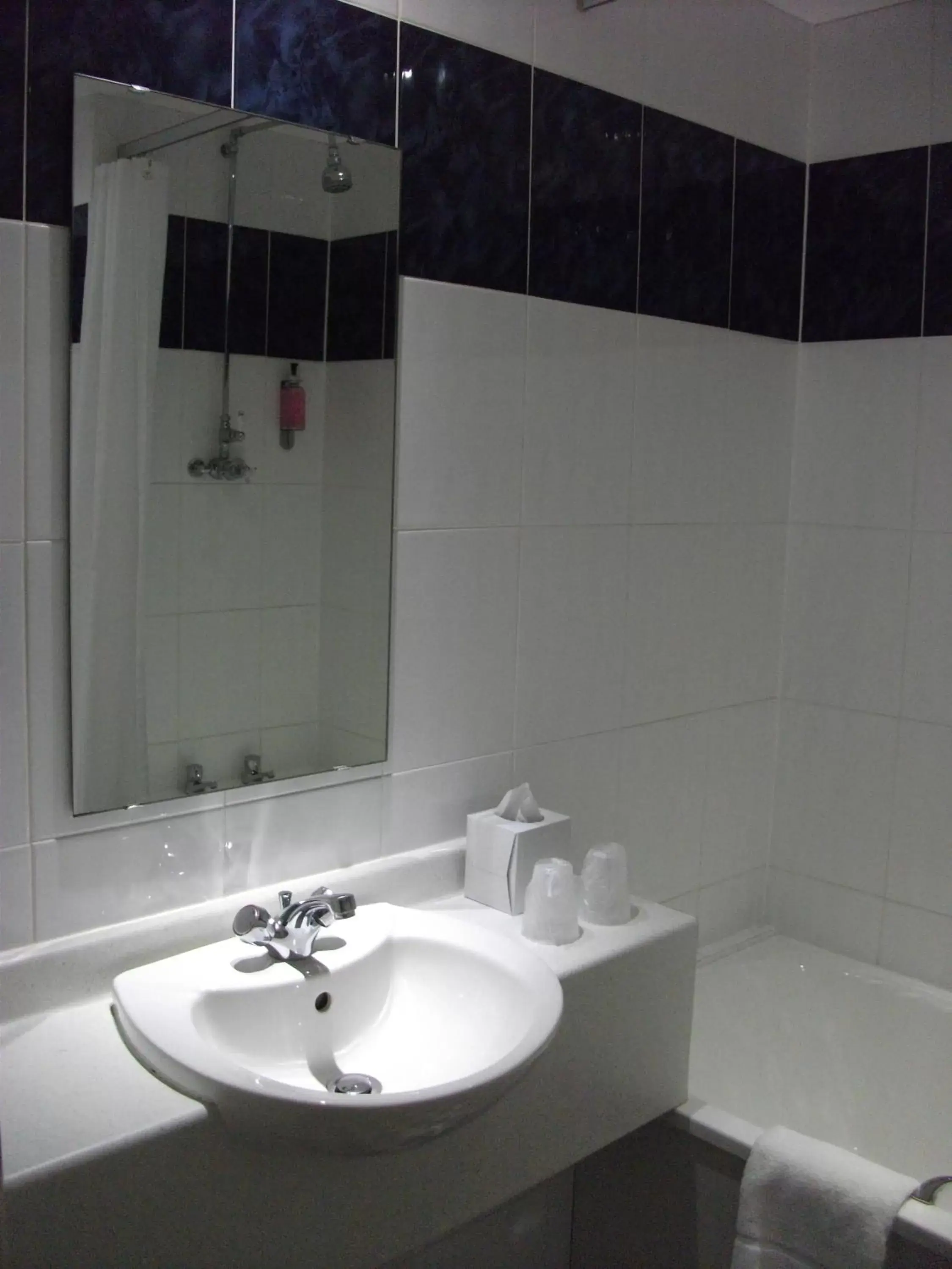 Bathroom in Carlton Park Hotel Rotherham