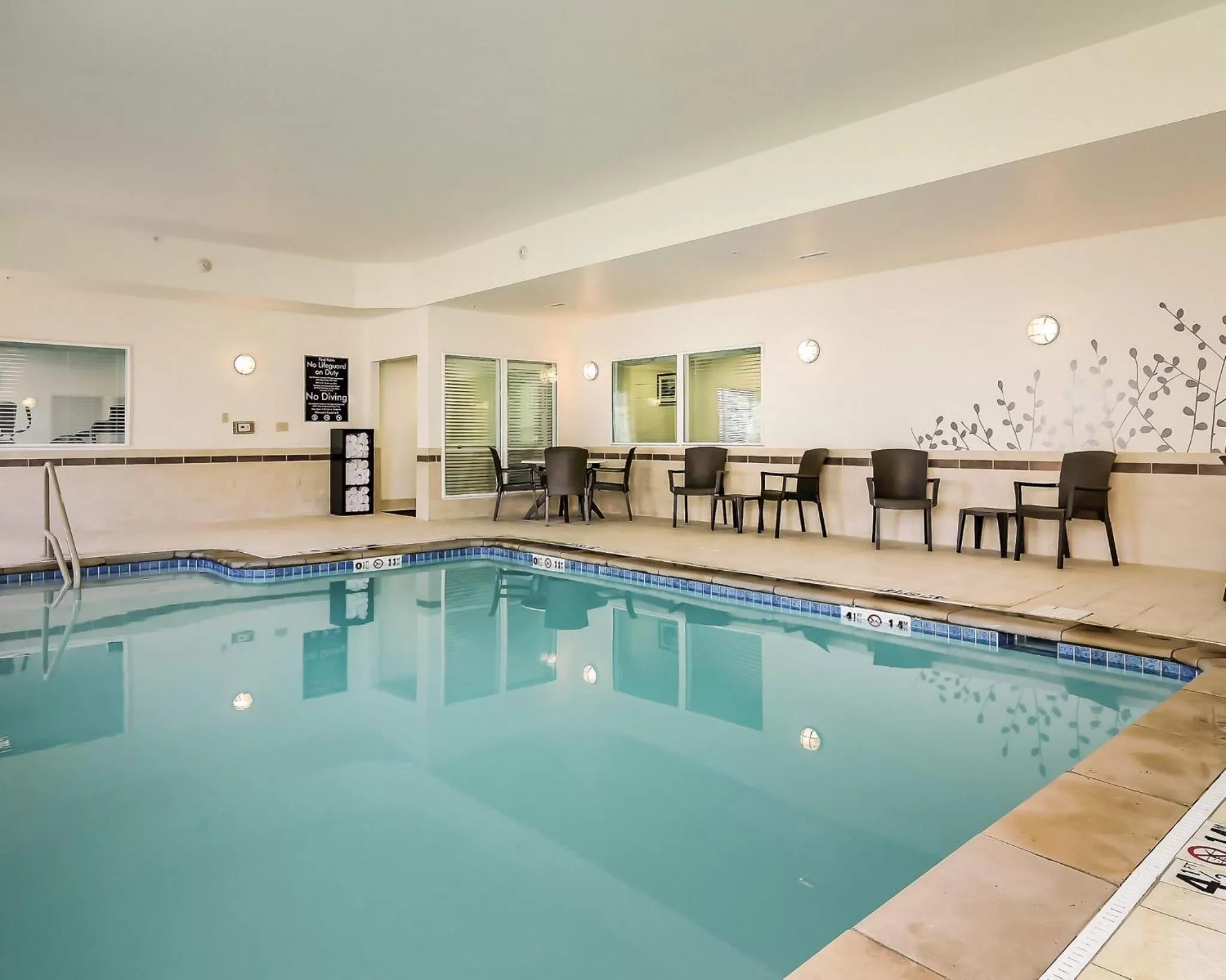 Swimming pool in Sleep Inn & Suites Fort Scott
