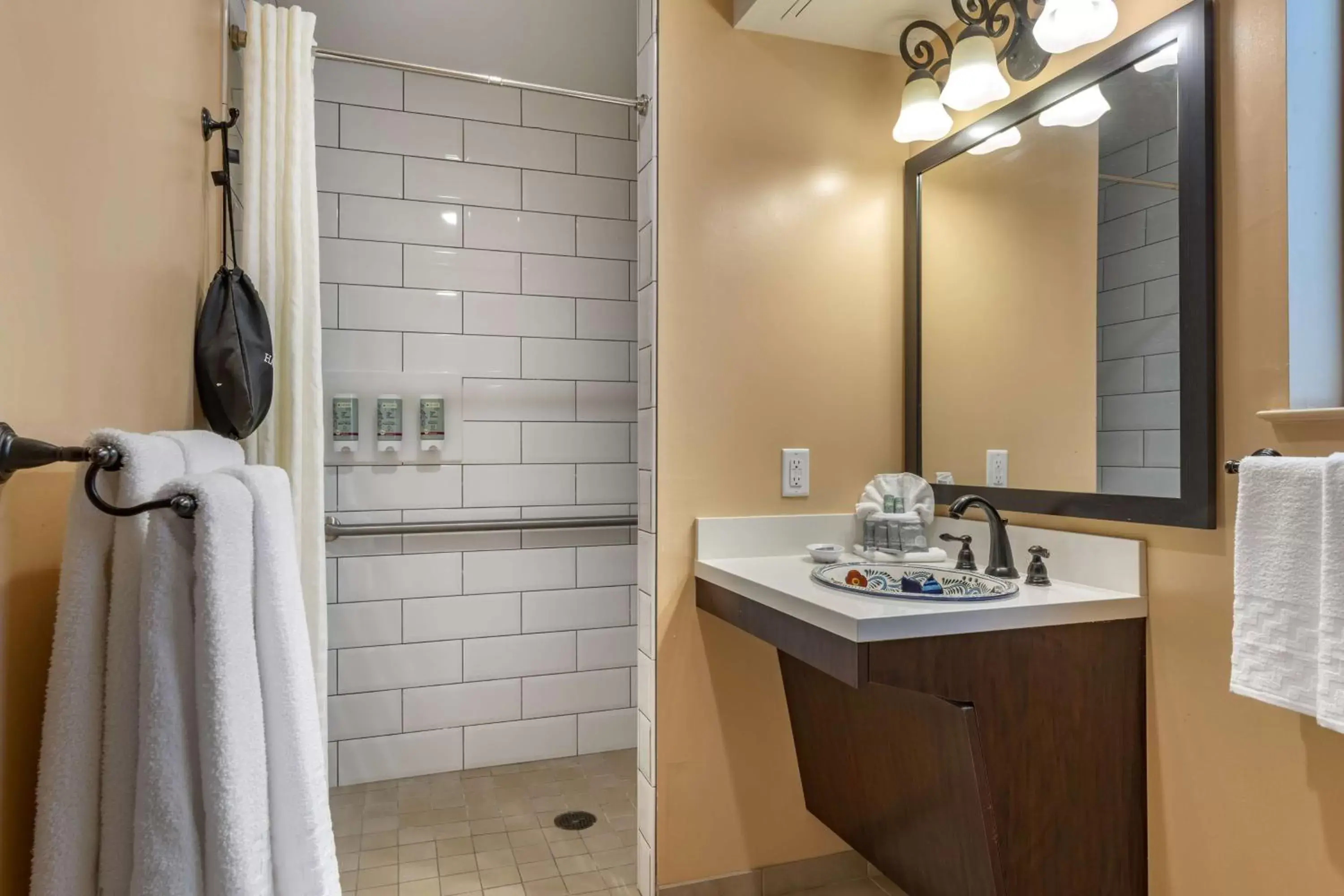 Shower, Bathroom in Best Western Rose Garden Inn