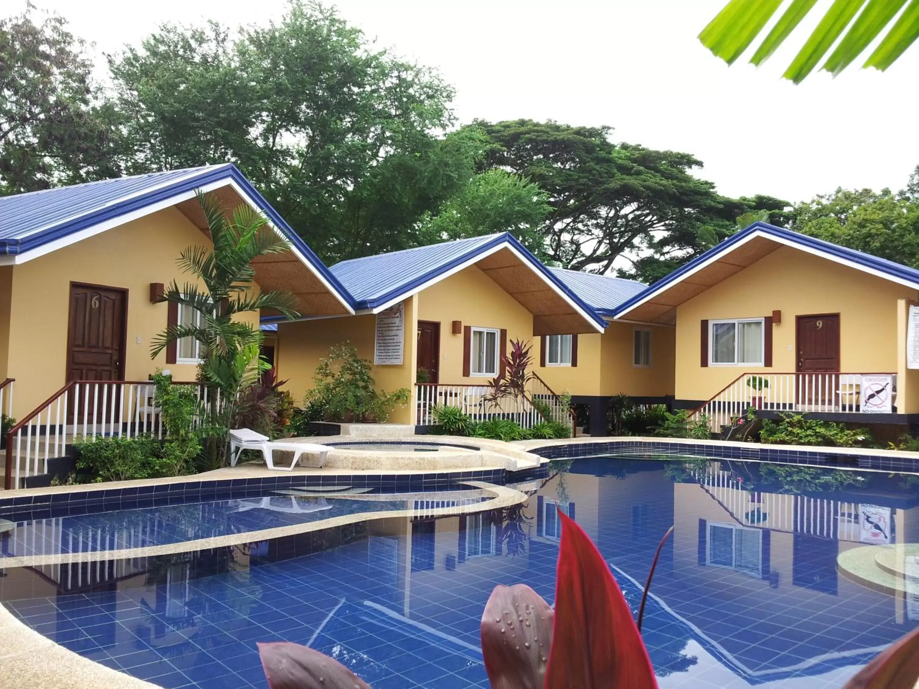 Pool view, Property Building in Blue Lagoon Inn & Suites