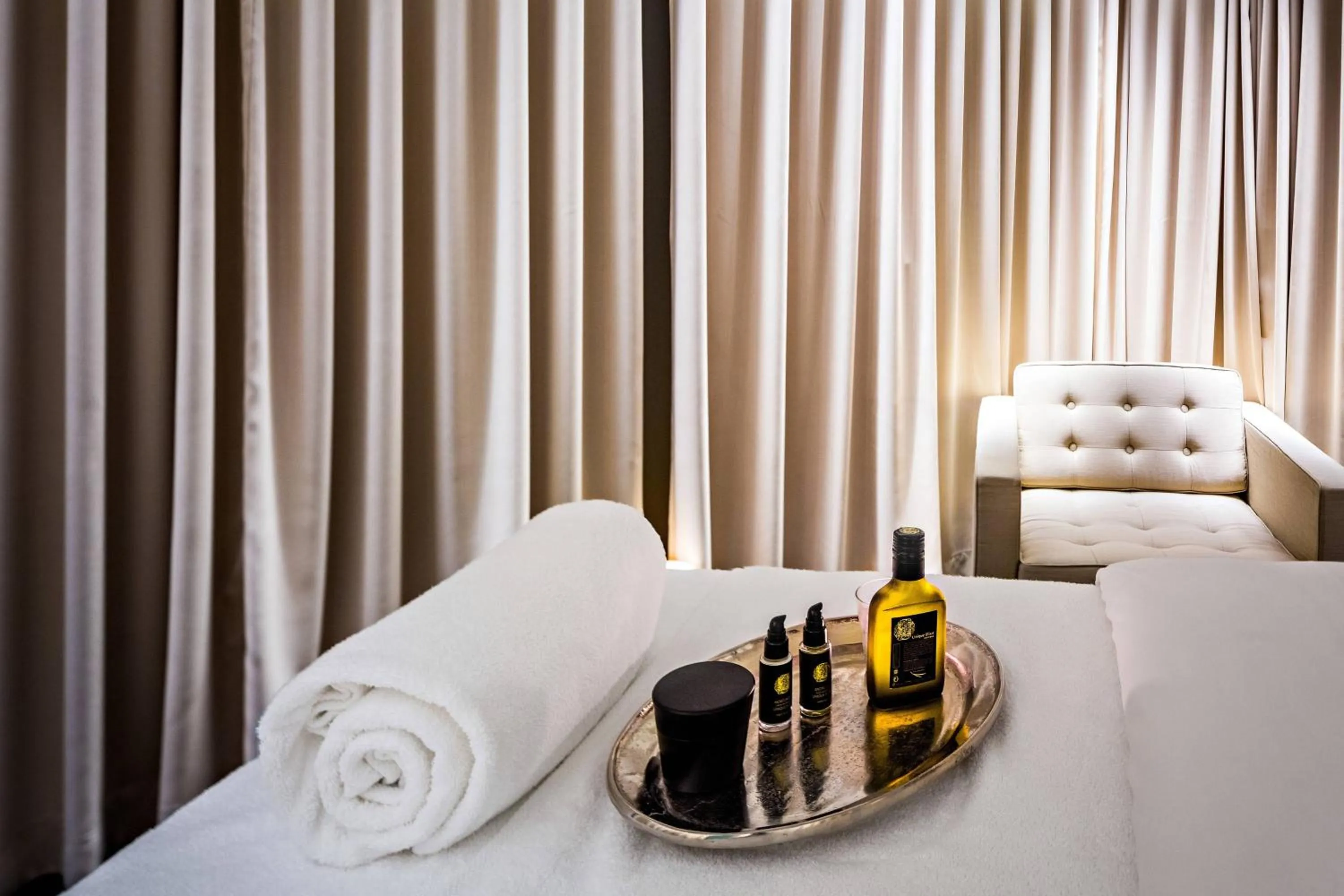 Spa and wellness centre/facilities, Bed in Prince de Galles, a Luxury Collection hotel, Paris