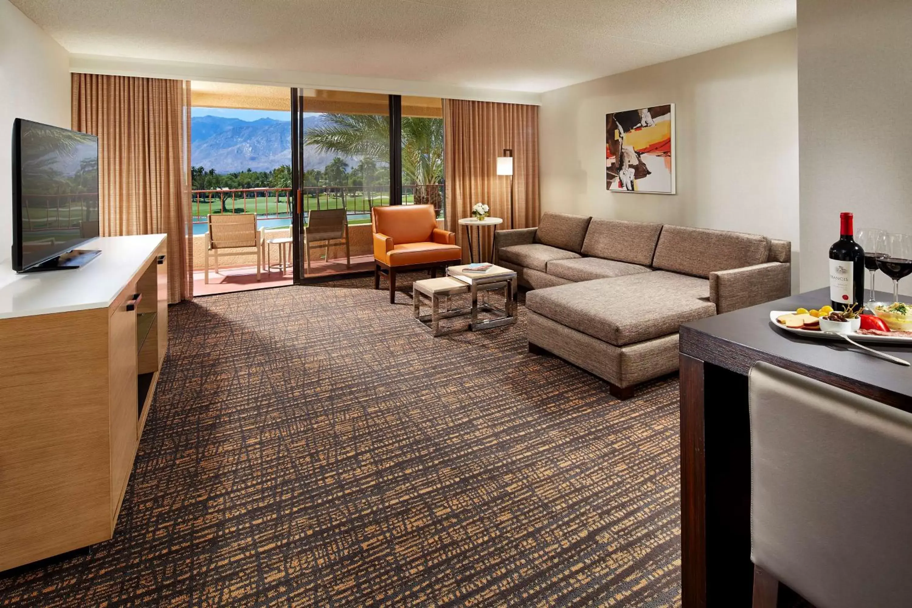 Living room, Seating Area in DoubleTree by Hilton Golf Resort Palm Springs