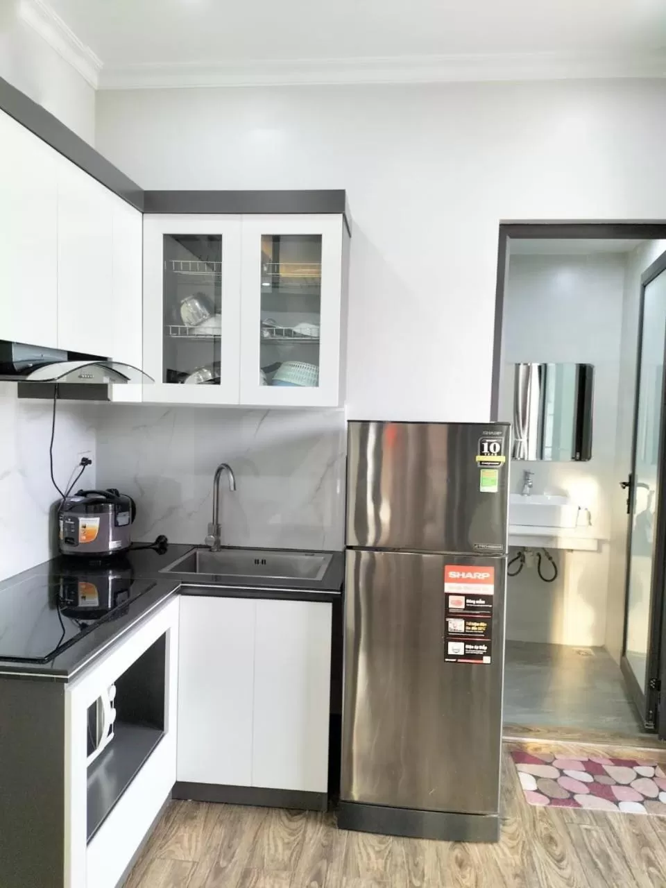 Kitchen or kitchenette, Kitchen/Kitchenette in The Flamboyant #StayWork Vinhomes Marina