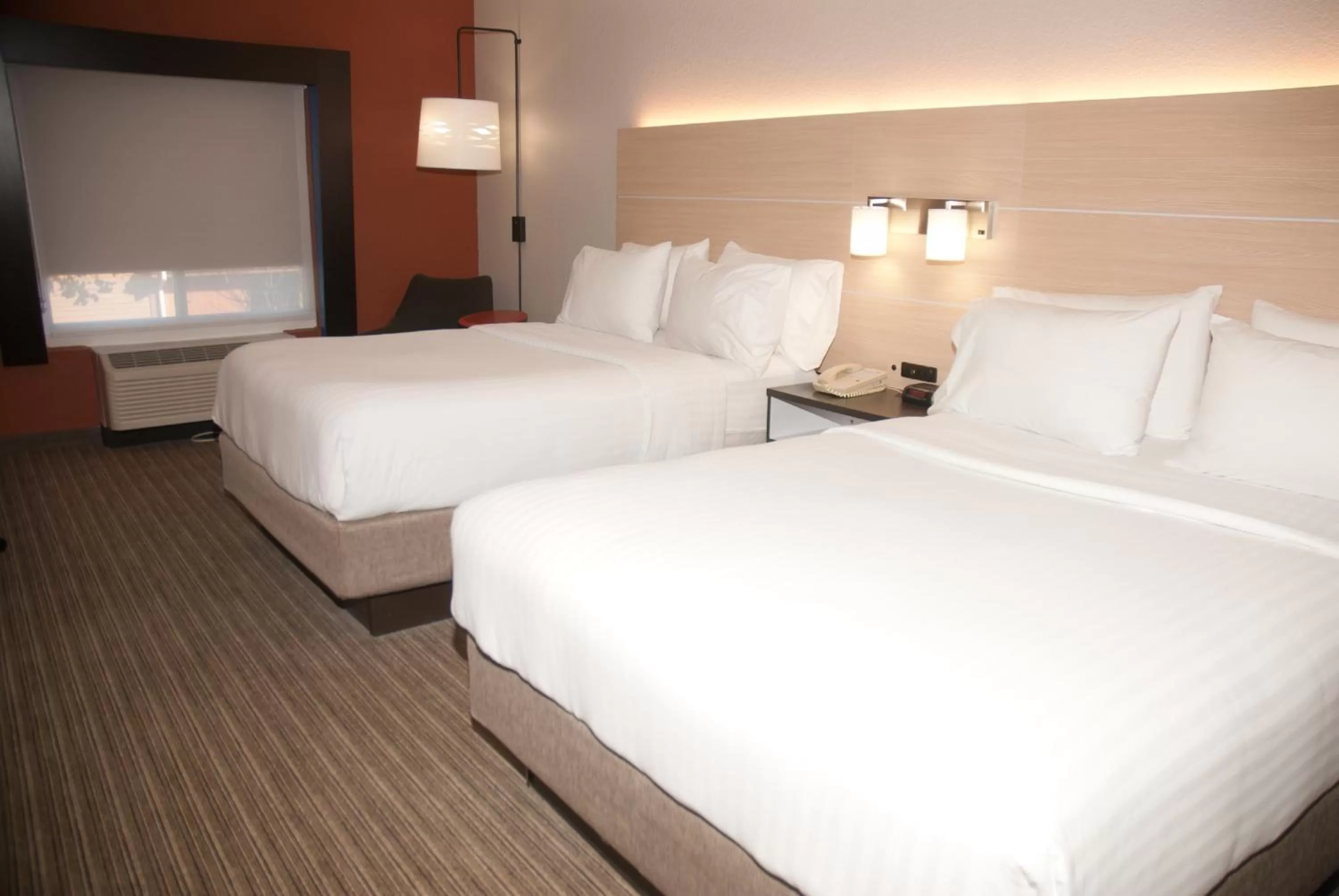 Photo of the whole room, Bed in Holiday Inn Express Hotel & Suites Athens by IHG