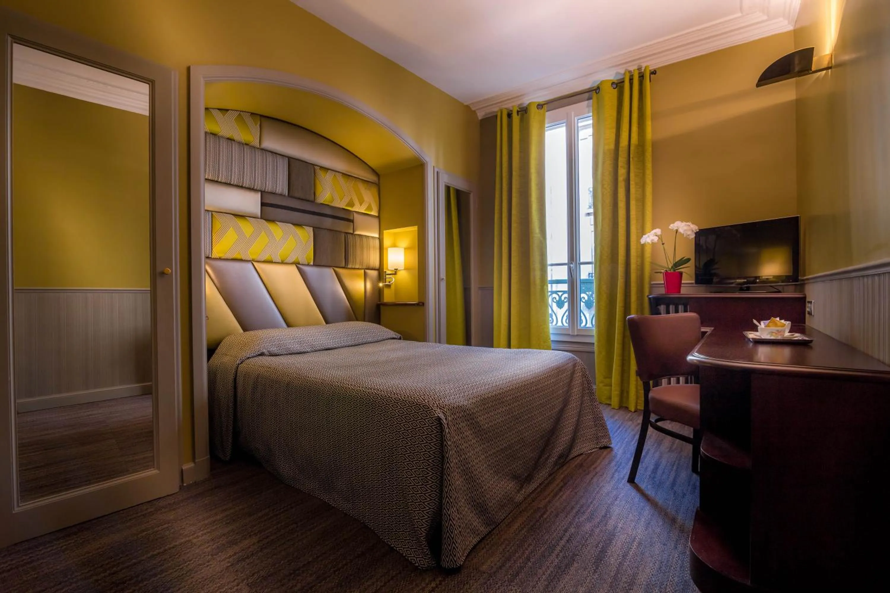 Photo of the whole room, Bed in Hotel Concortel Paris