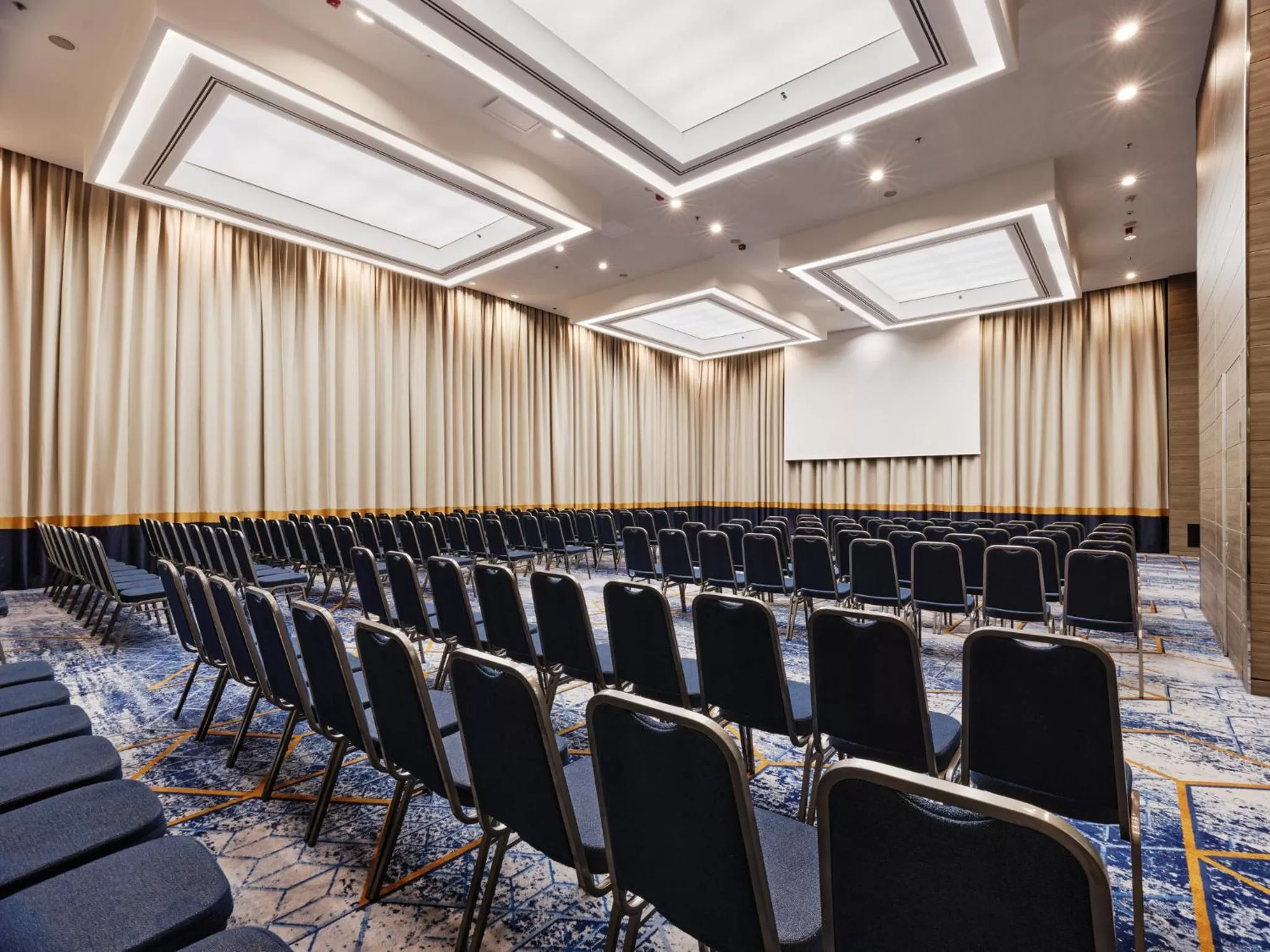 Meeting/conference room in InterContinental Warszawa by IHG