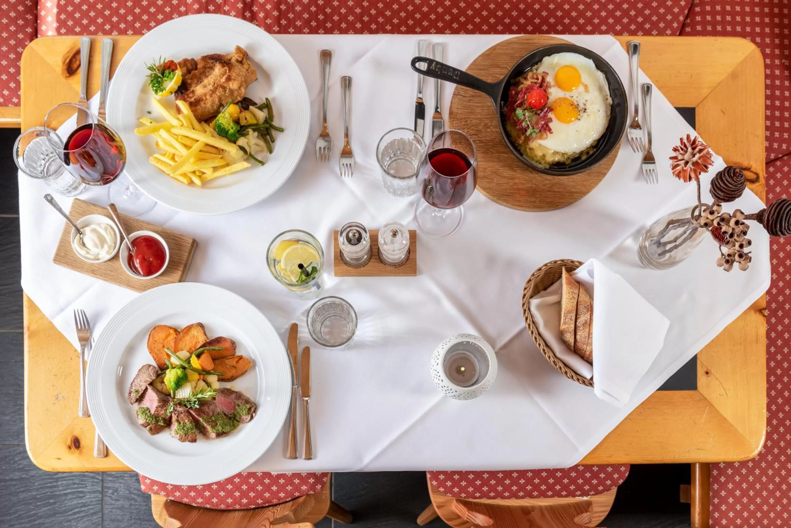 Dinner in Sternwarte by Randolins