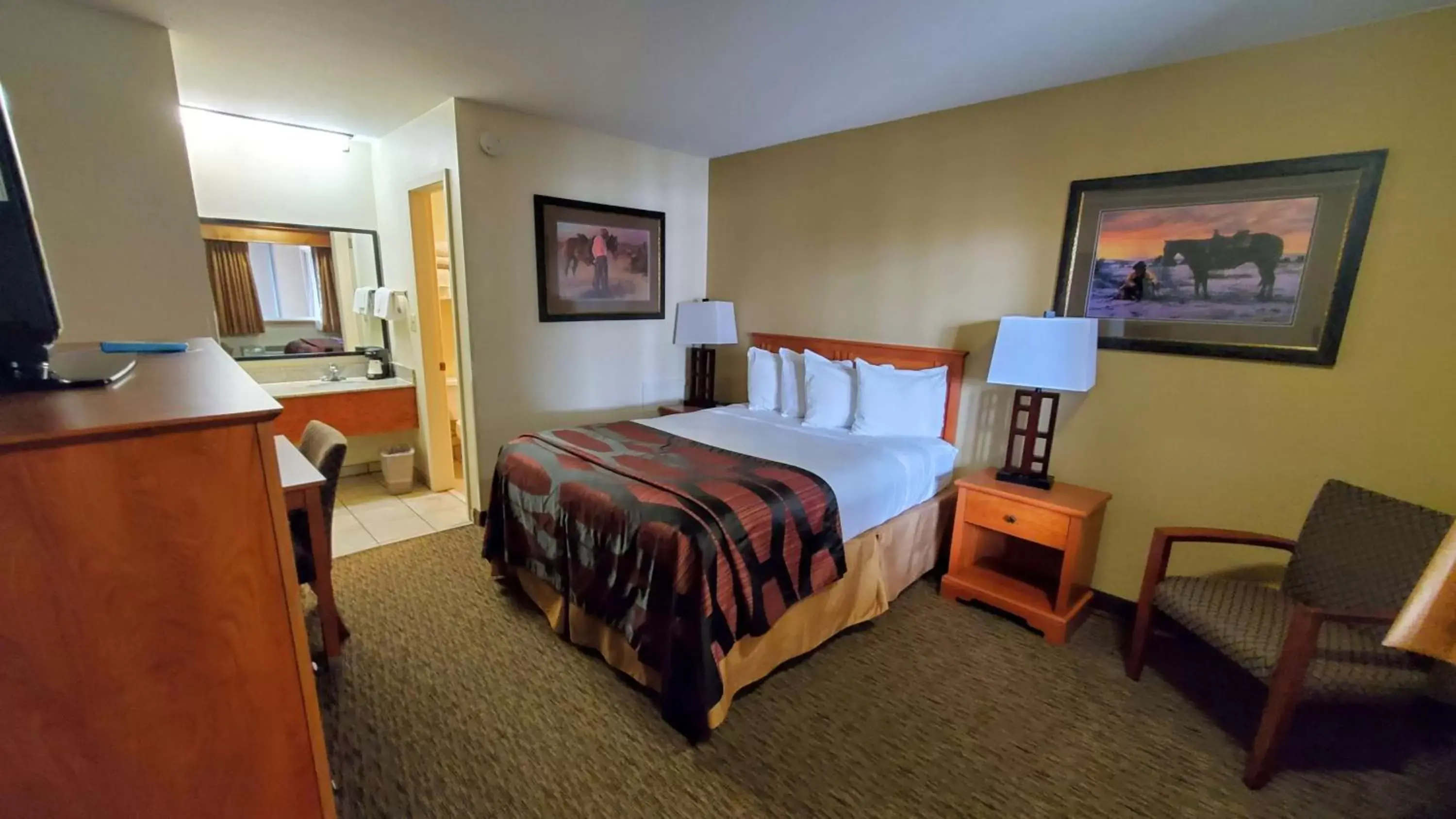 Photo of the whole room, Bed in Best Western Plains Motel