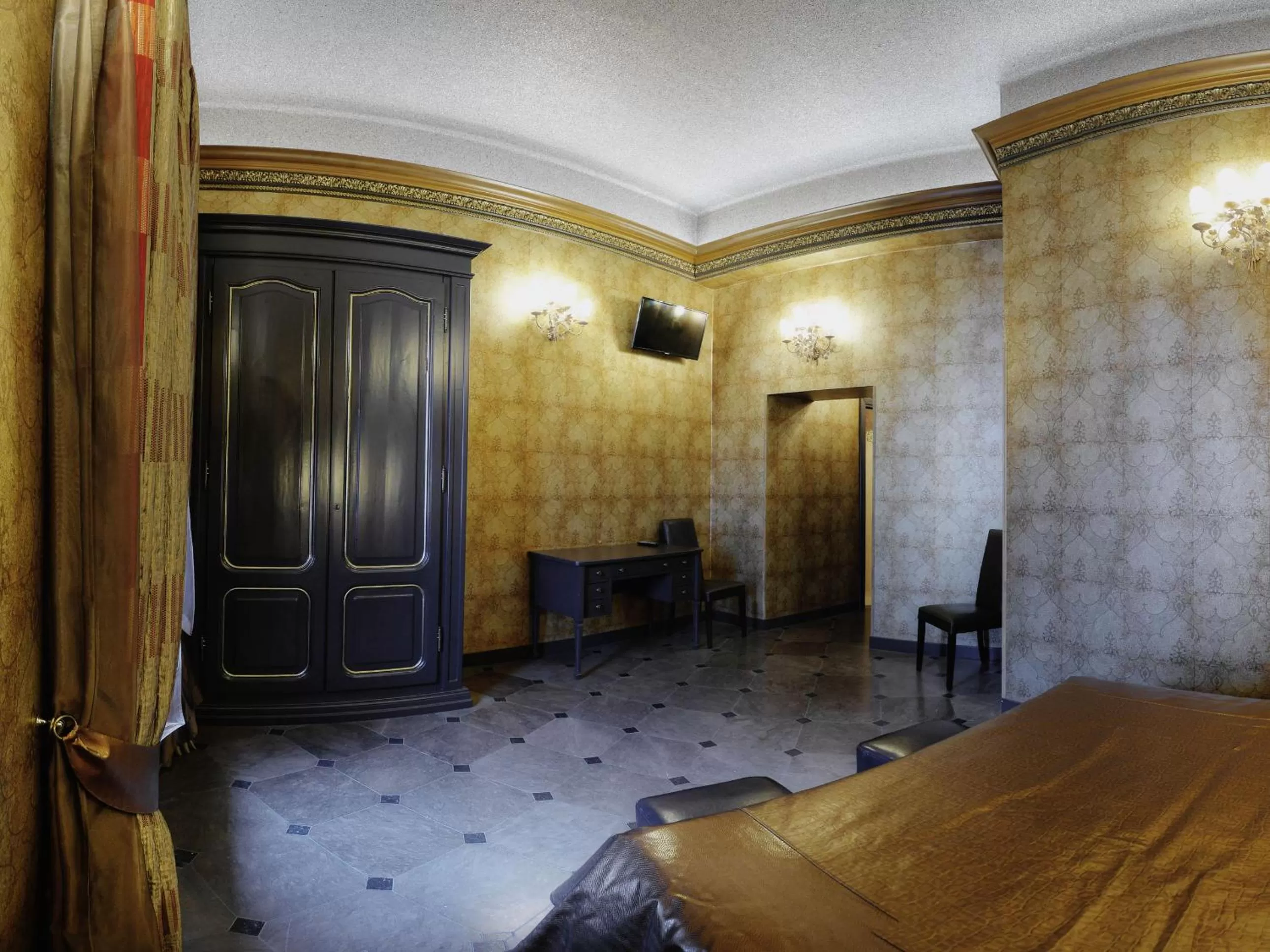 Photo of the whole room, Bed in Antica Dimora Delle Cinque Lune
