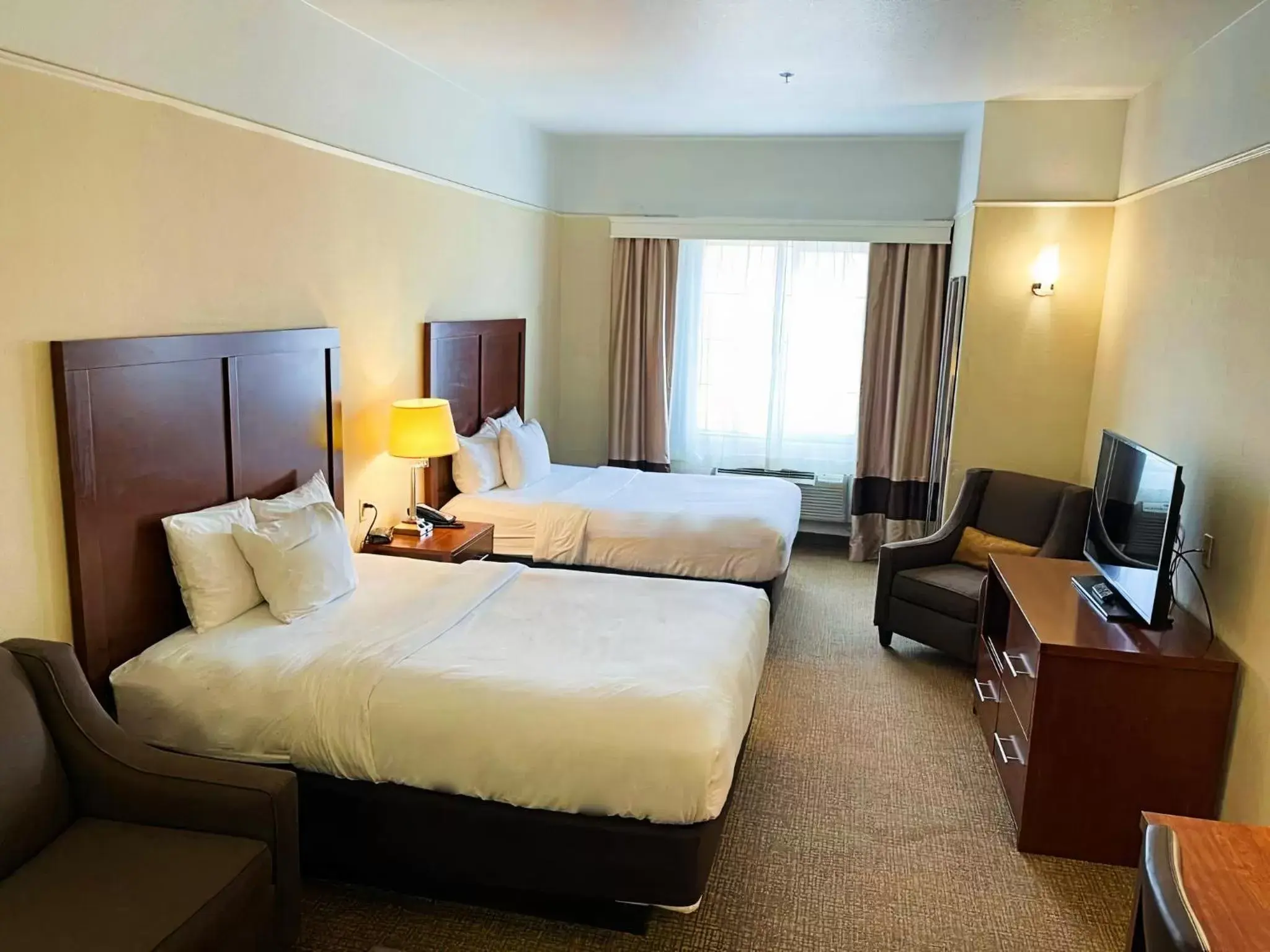 Bed in Comfort Inn and Suites Odessa