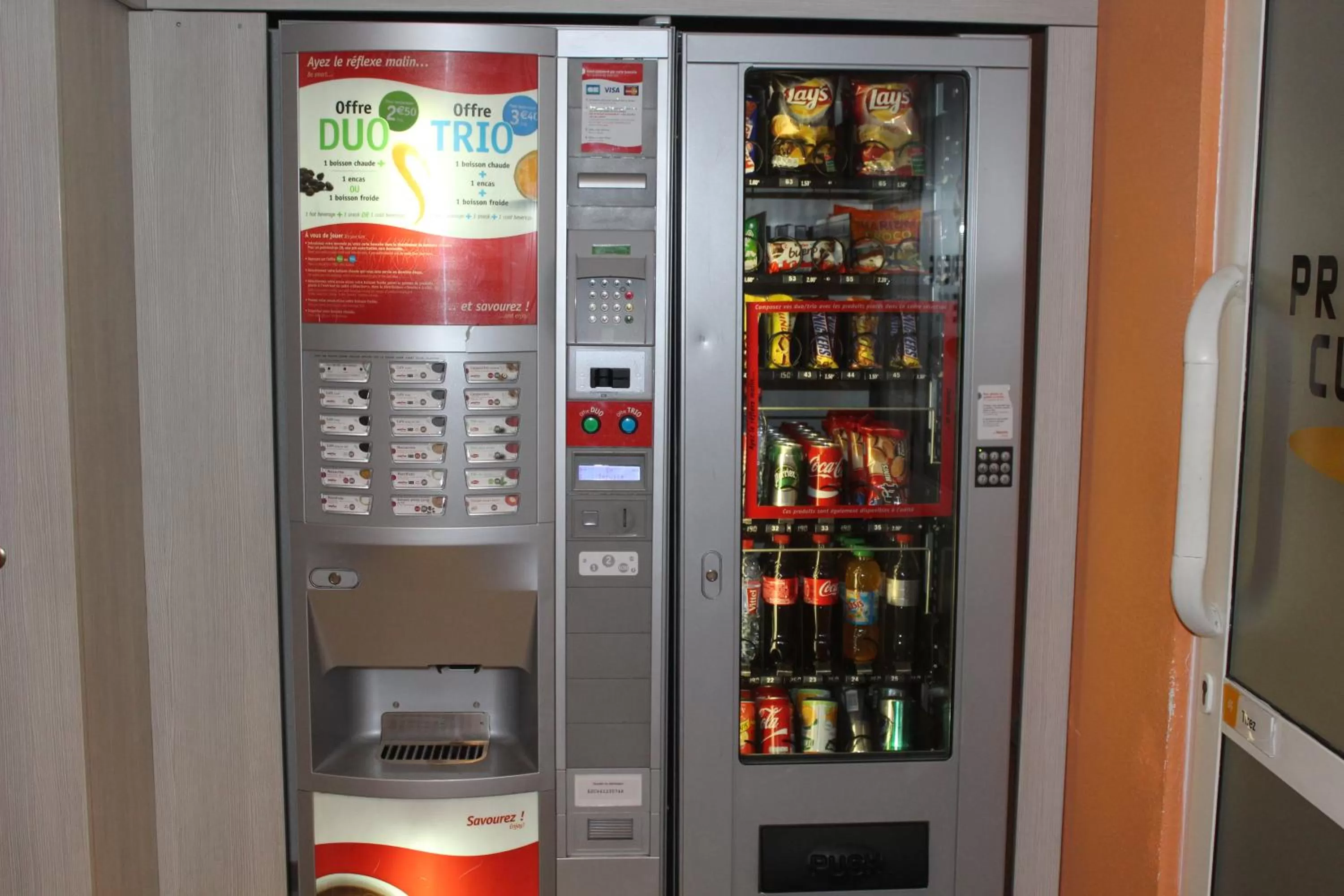 Lobby or reception in Premiere Classe Dijon Sud - Marsannay
