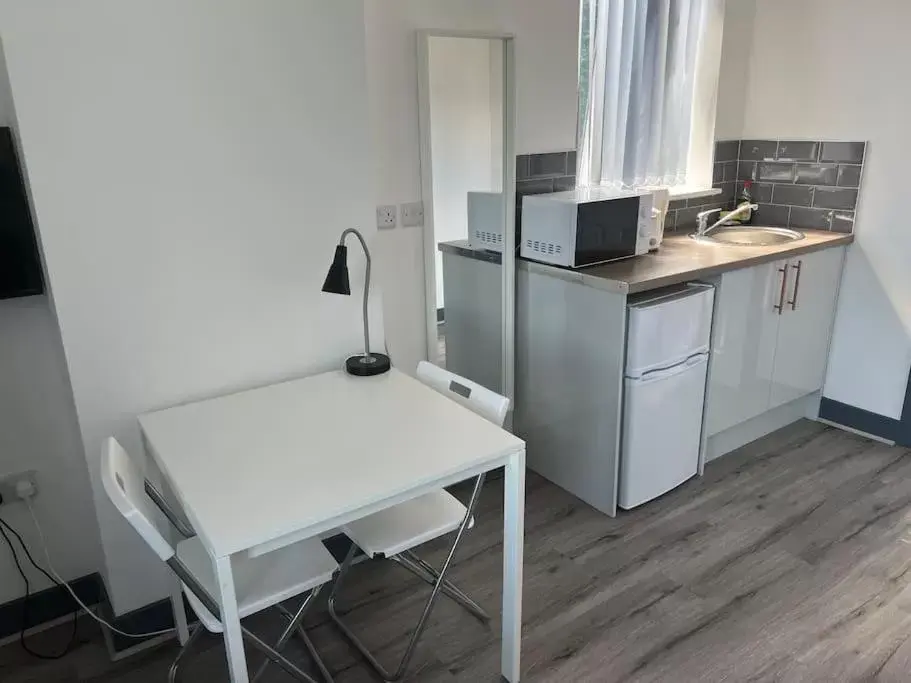 Kitchen or kitchenette, Kitchen/Kitchenette in Newly refurbished studio, great location 8 studios