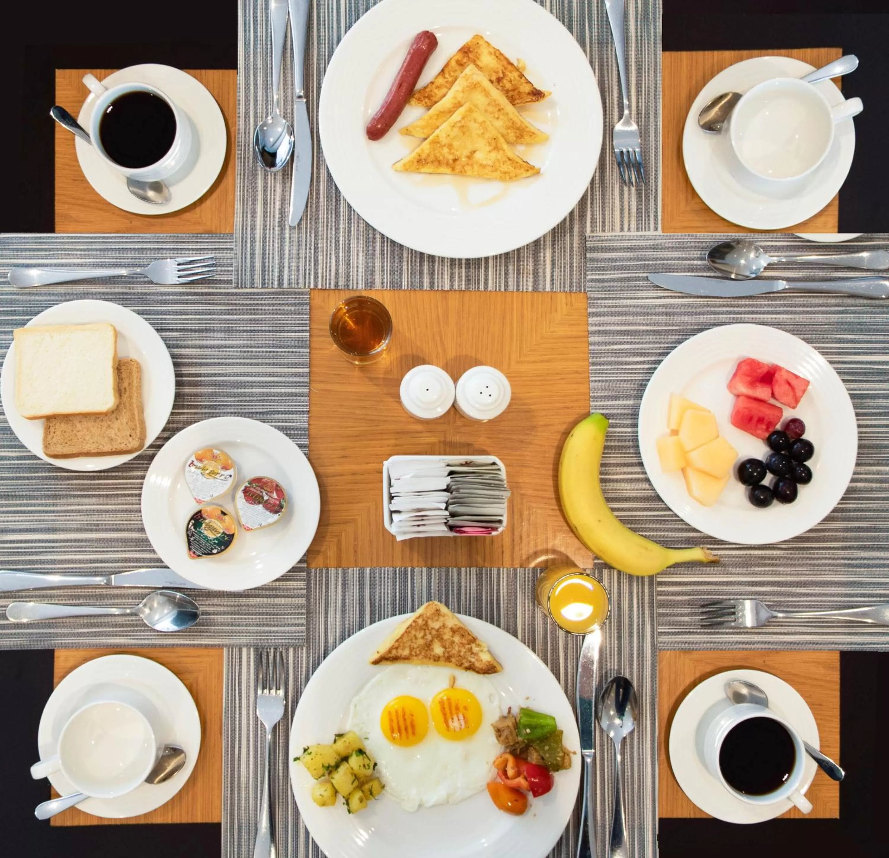 Restaurant/places to eat in Savoy Central Hotel Apartments