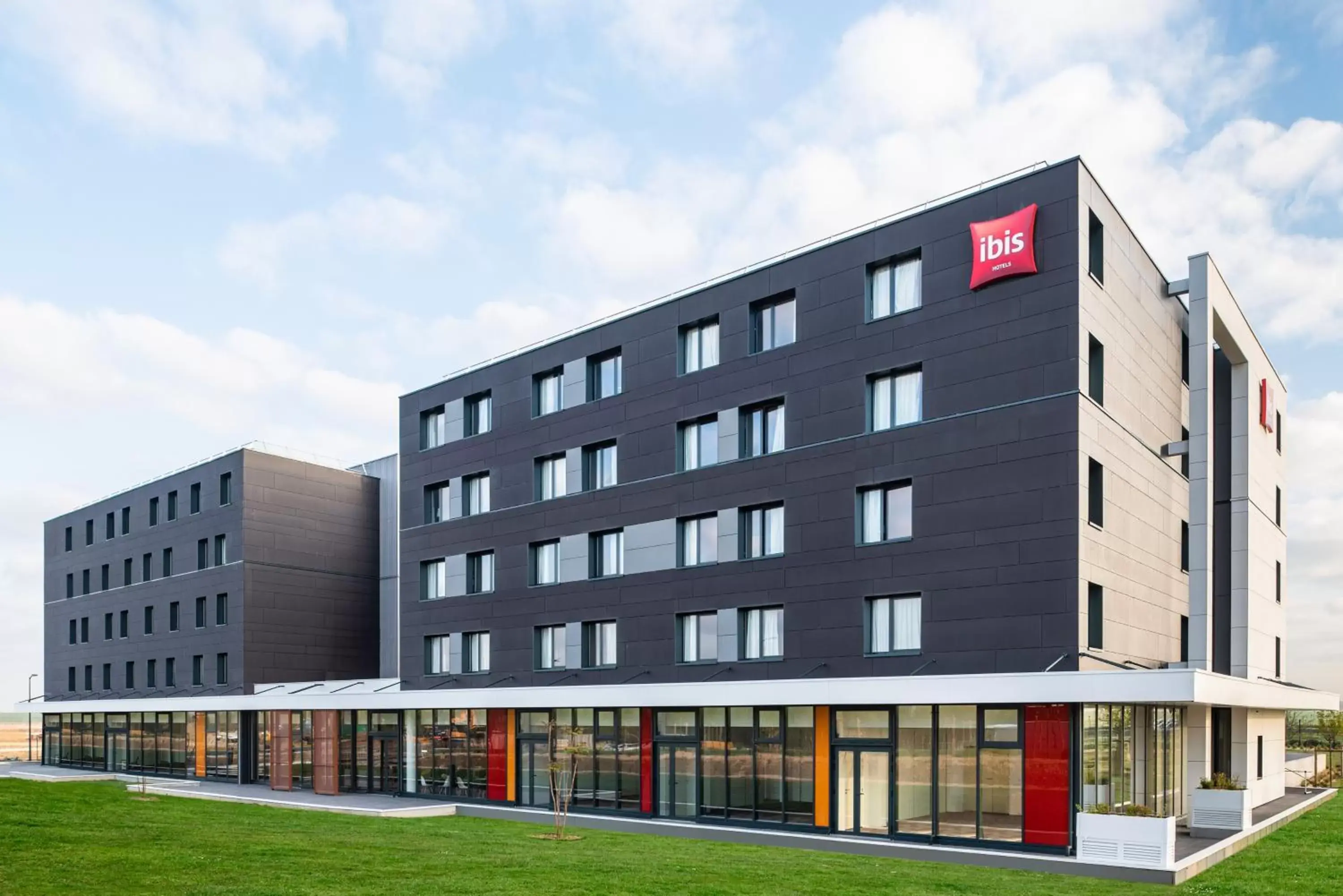 Facade/entrance, Property Building in ibis budget Gonesse