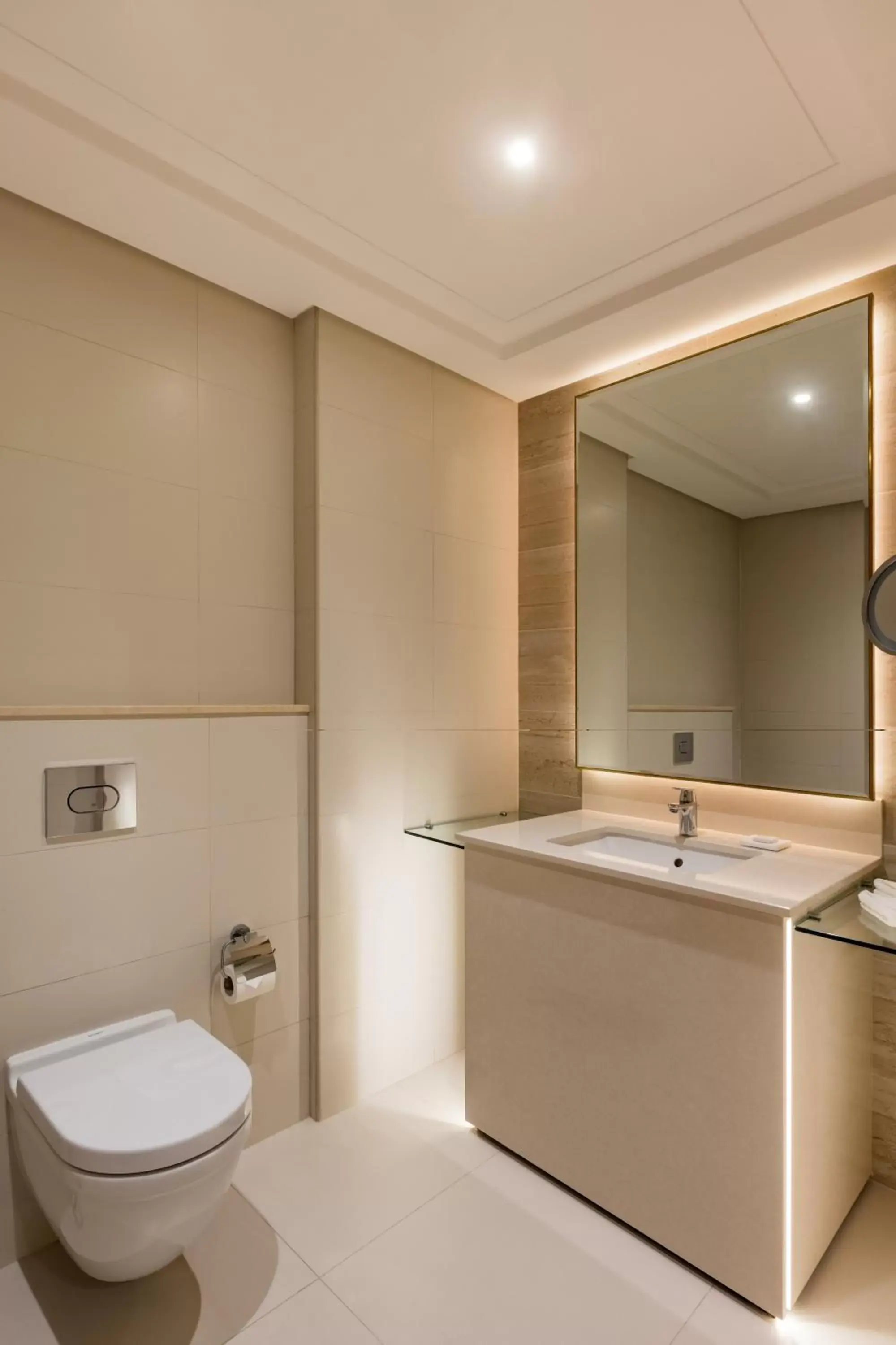 Bathroom in The Diplomat Radisson Blu Hotel Residence & Spa