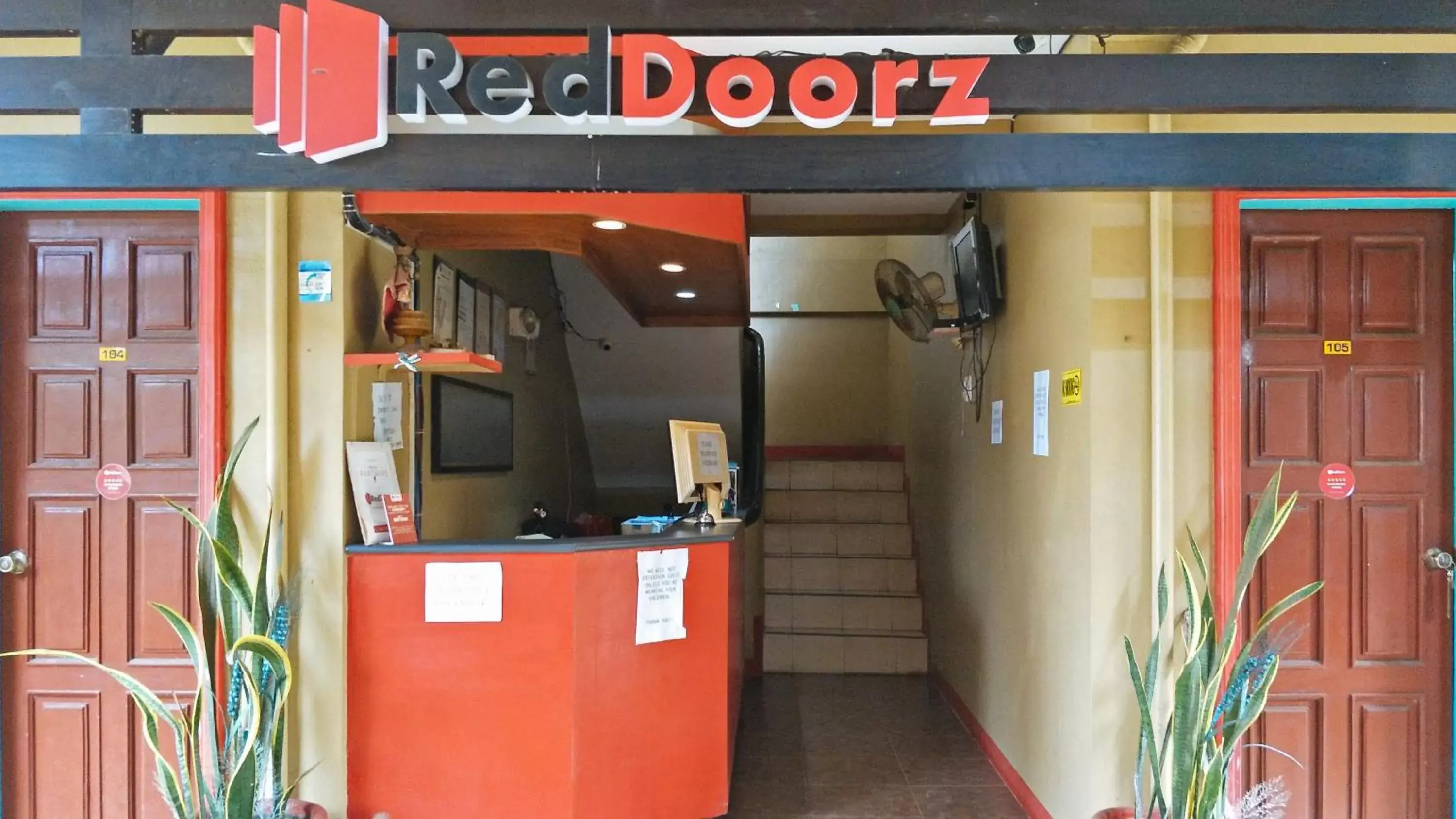 Lobby or reception in RedDoorz @ Bankal Lapulapu Lobby or reception in RedDoorz @ Bankal Lapulapu