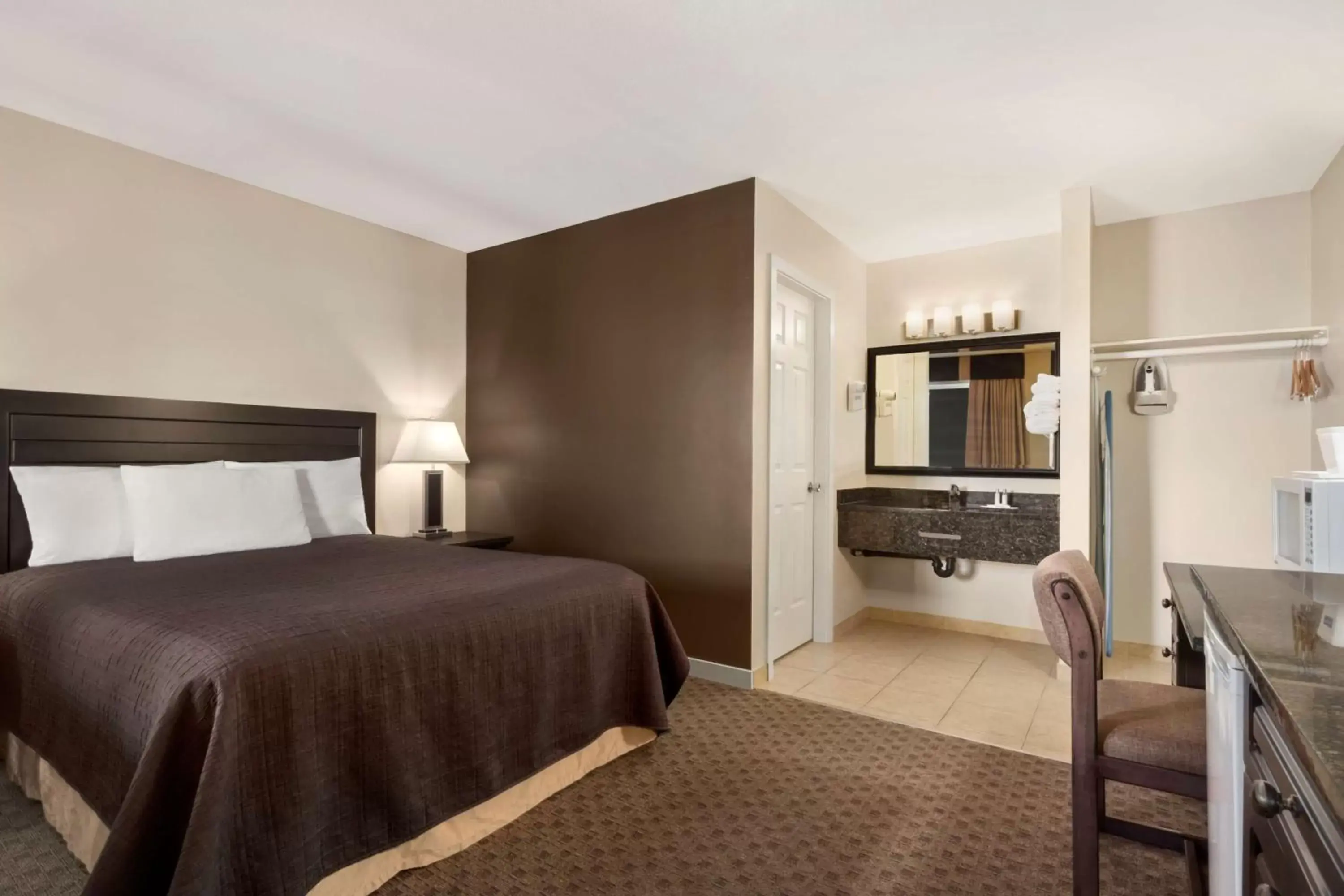 Queen Room in Travelodge by Wyndham Kamloops Mountview