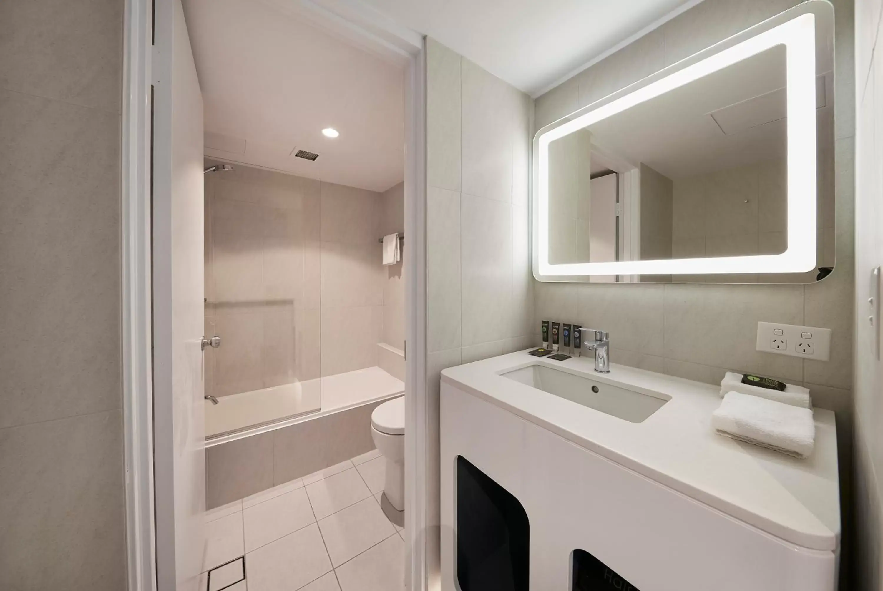 Bathroom in Novotel Surfers Paradise