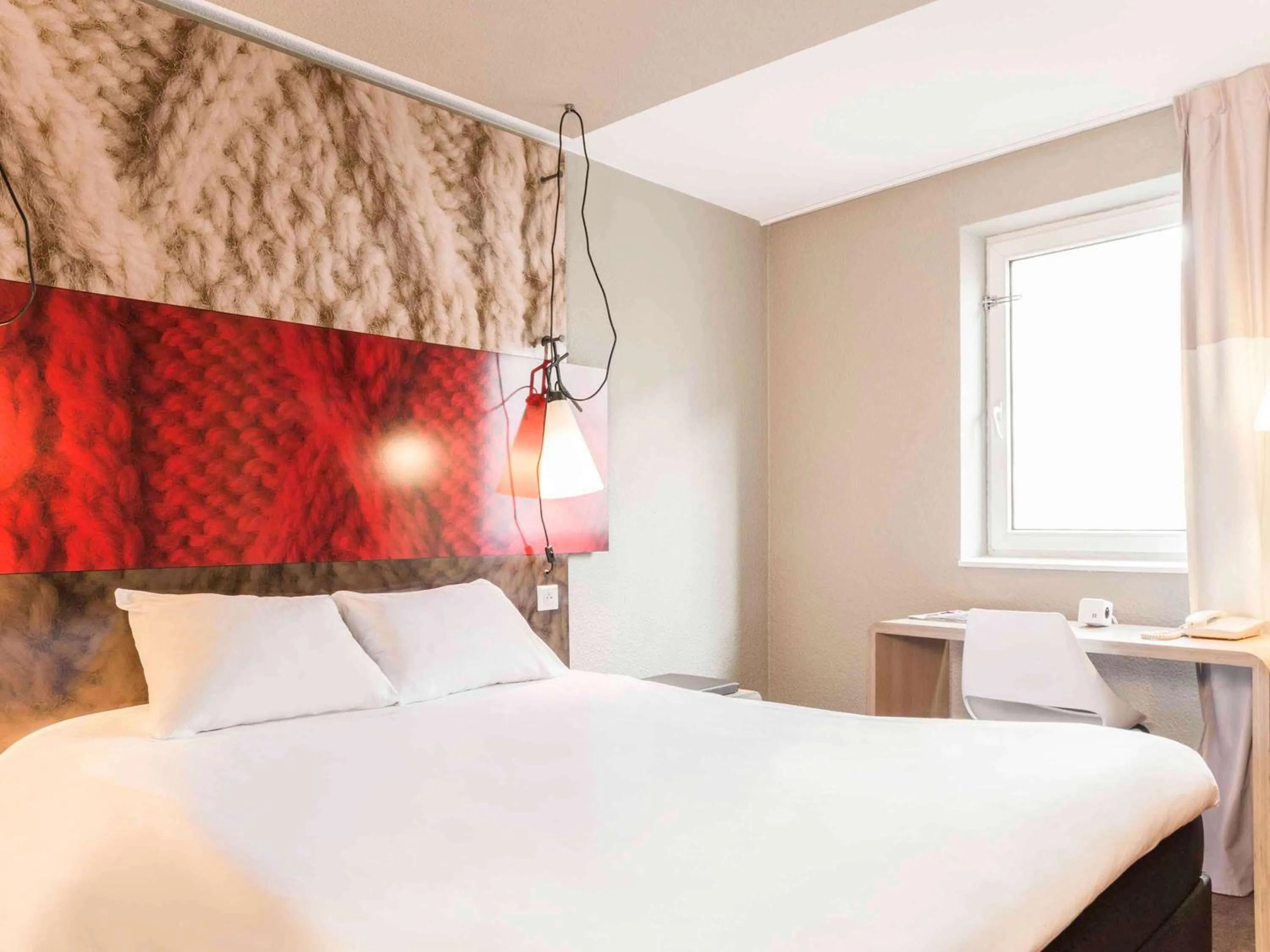 Photo of the whole room, Bed in ibis Paris Vanves Parc des Expositions