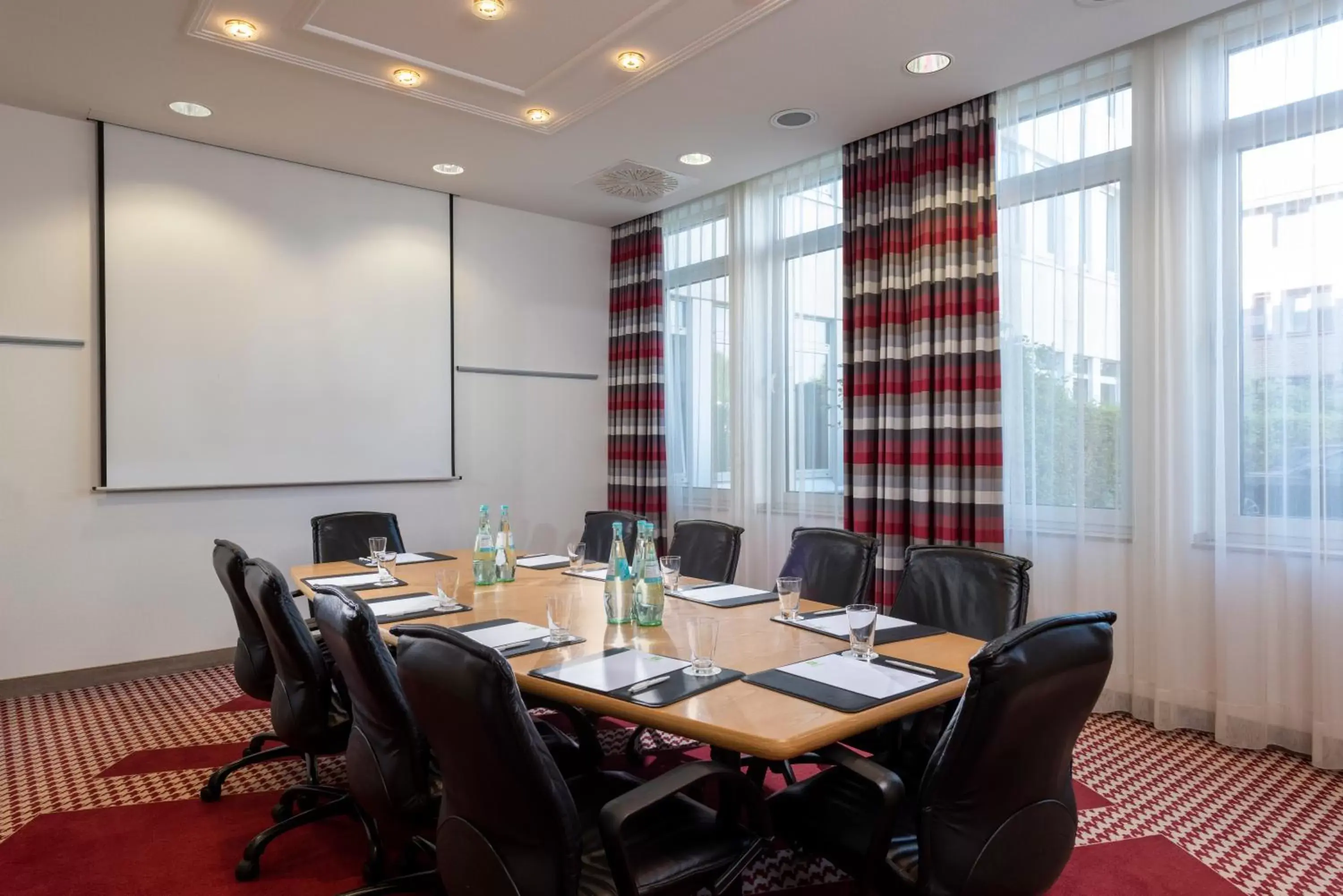 Meeting/conference room in Holiday Inn Frankfurt Airport - Neu-Isenburg, an IHG Hotel