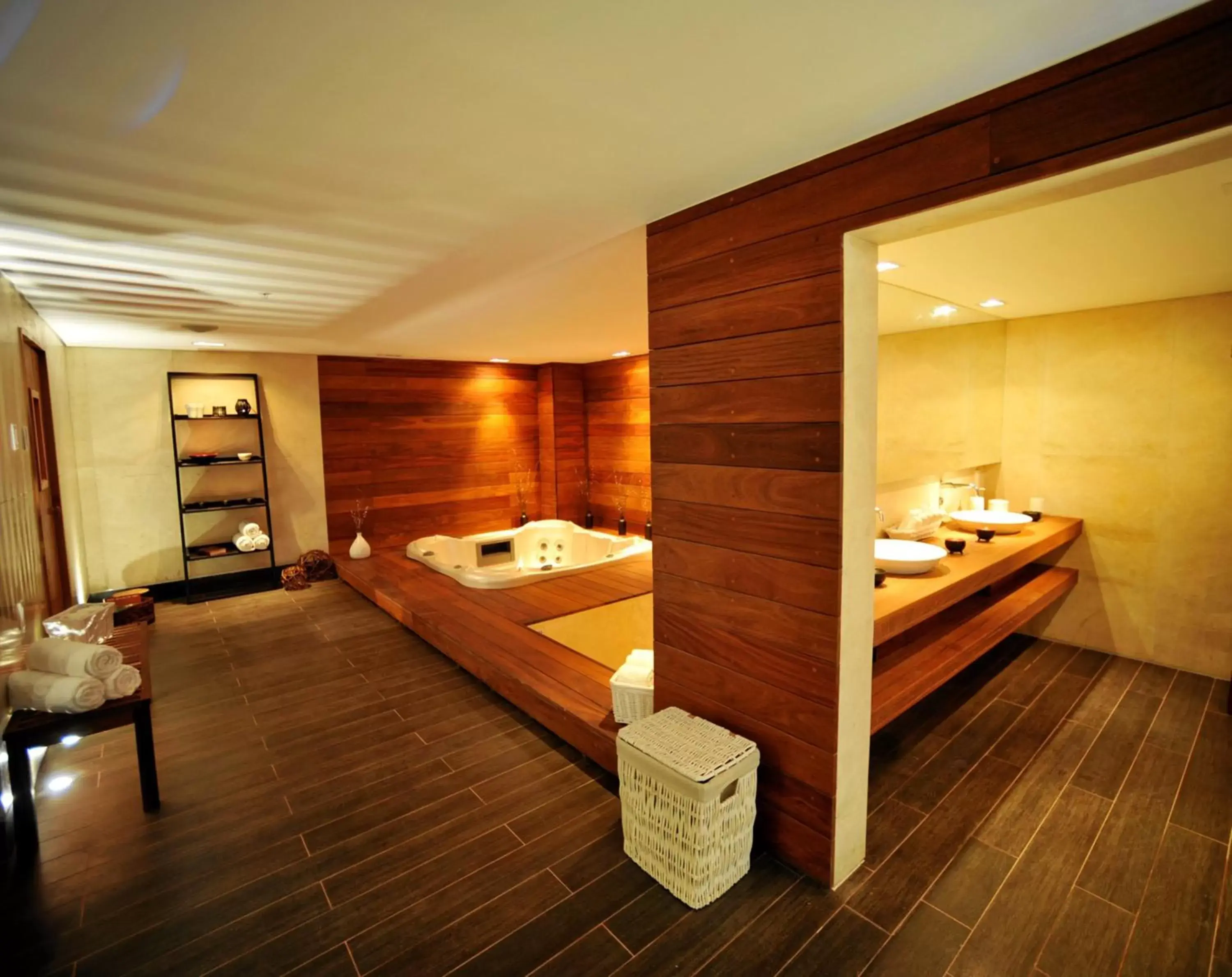 Hot Tub, Bed in Emporio Veracruz Hot Tub, Bed in Emporio Veracruz