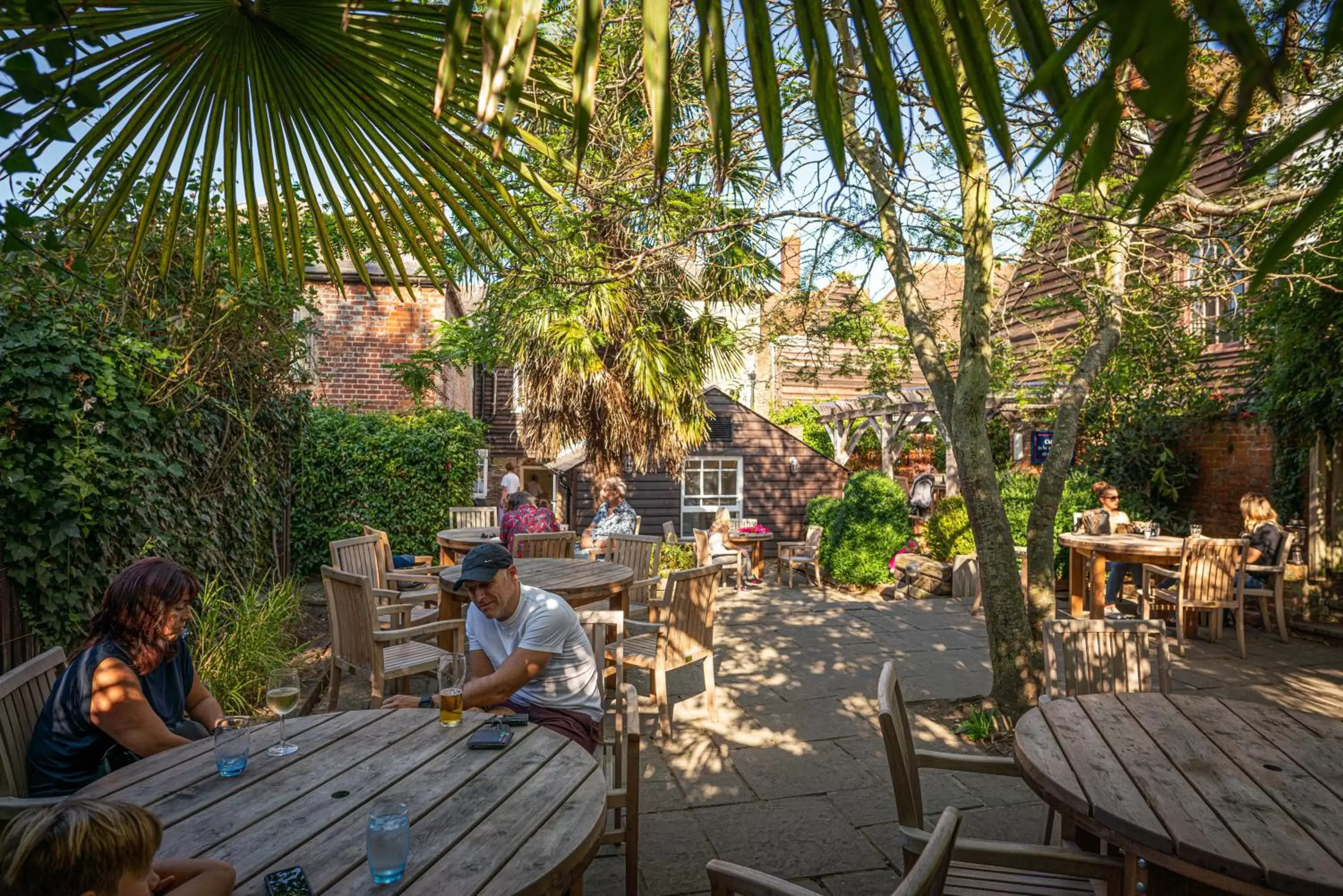Garden, Restaurant/Places to Eat in The Sun Inn