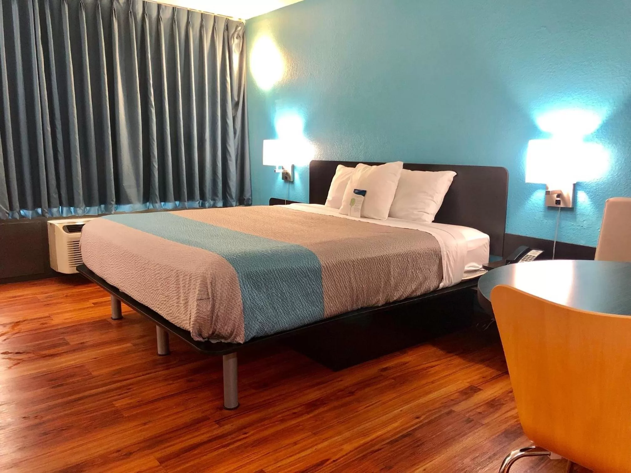 Bed in Motel 6-Nashville, TN - Airport