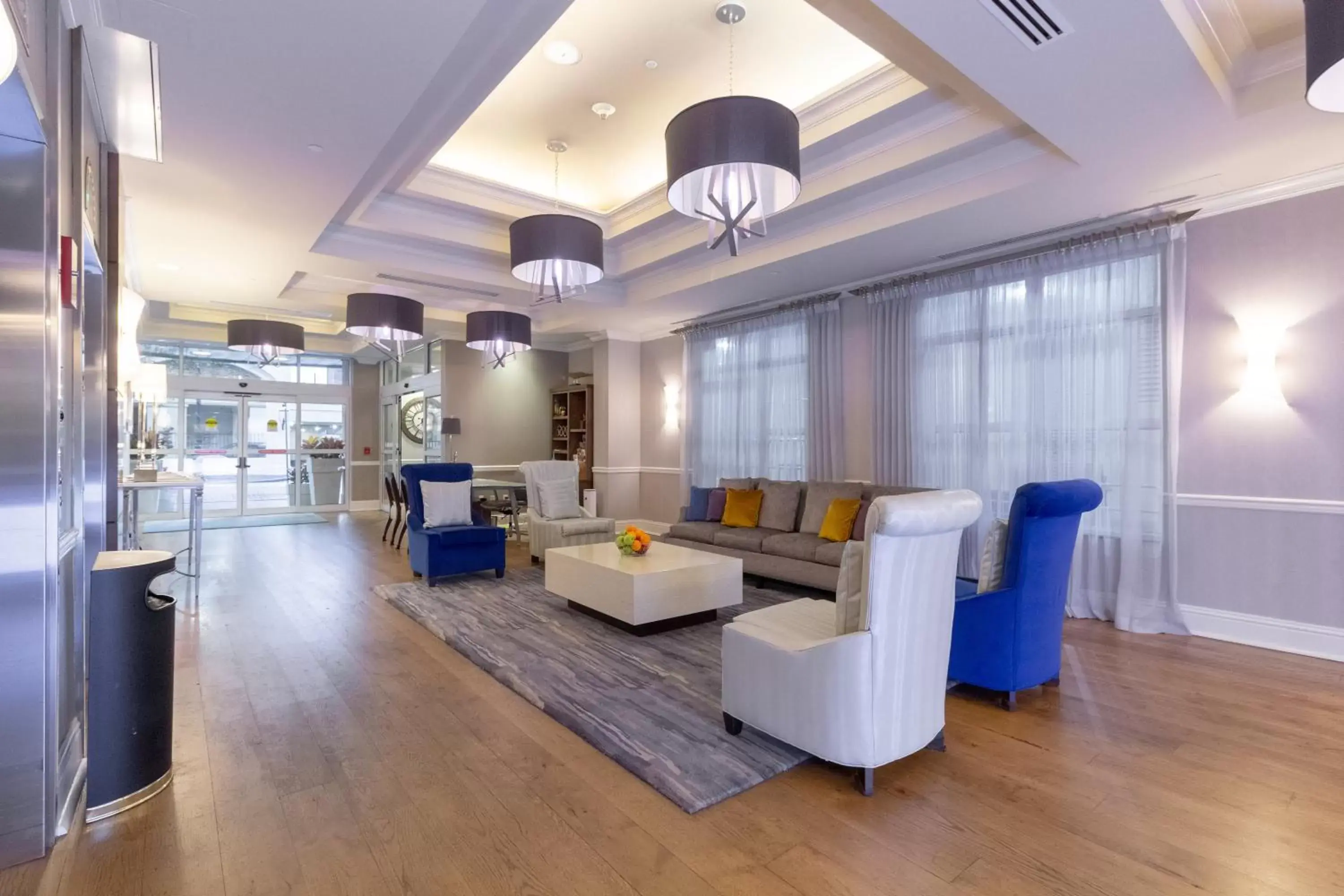 Lobby or reception, Seating Area in Holiday Inn Express Savannah - Historic District, an IHG Hotel