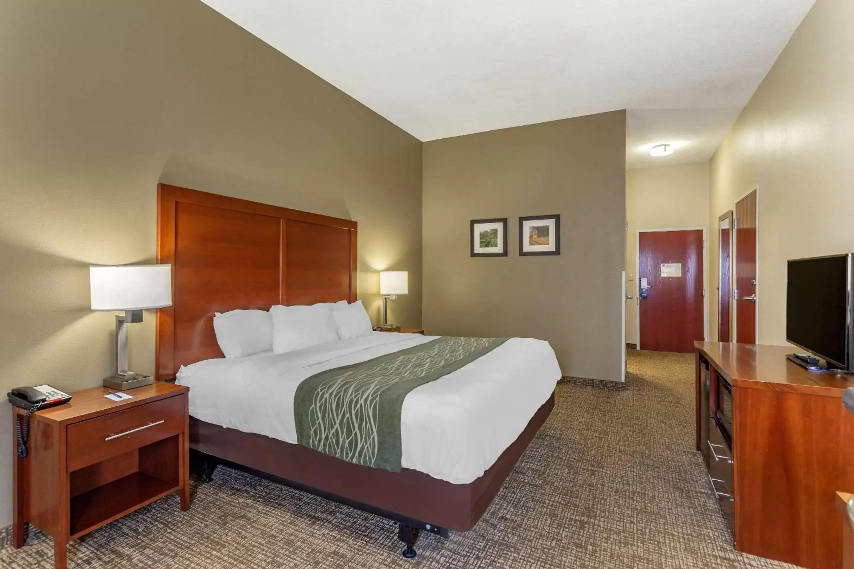 Bedroom, Bed in Comfort Inn & Suites Cave City