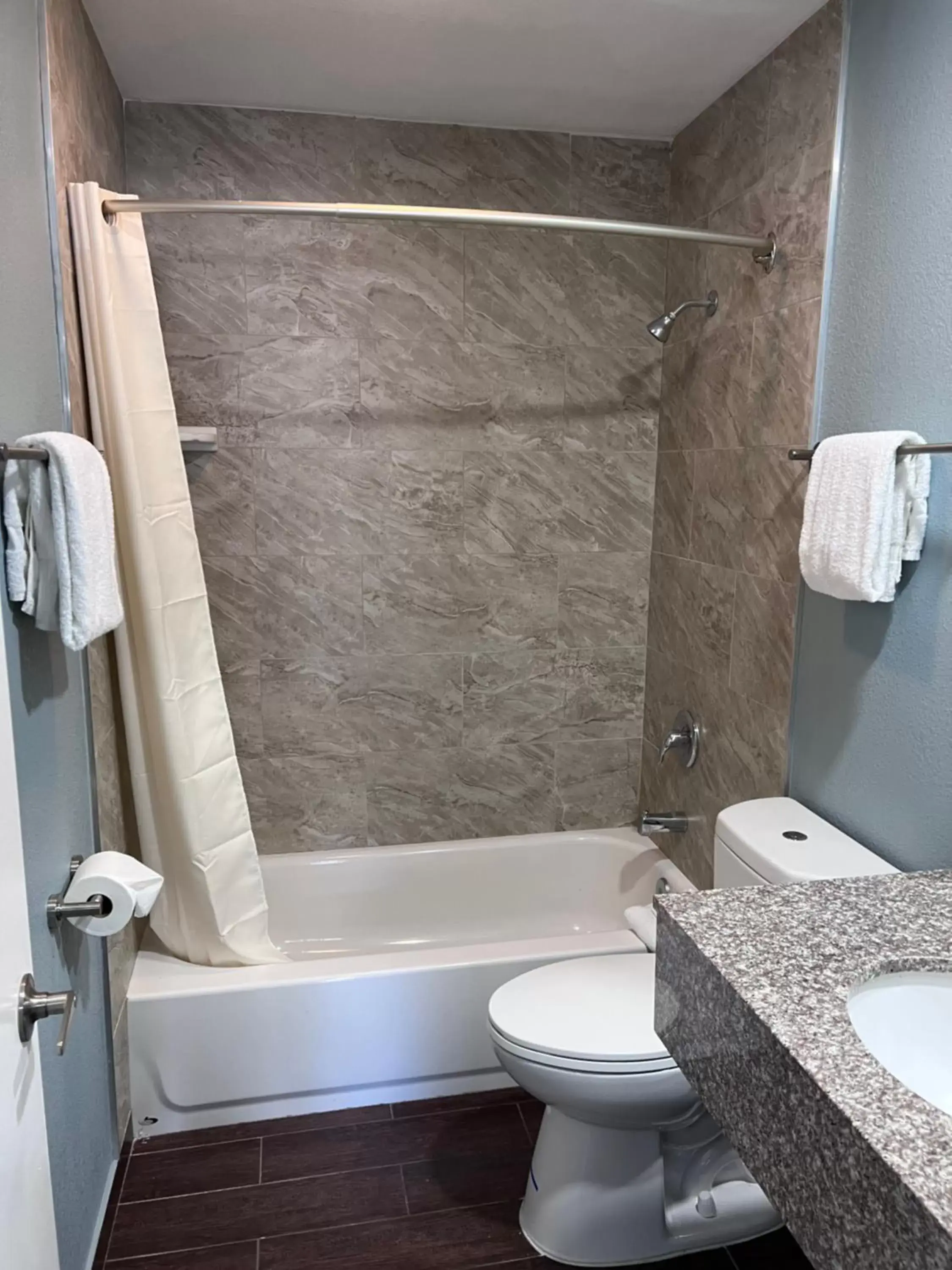 Shower, Bathroom in Surf City Inn & Suites