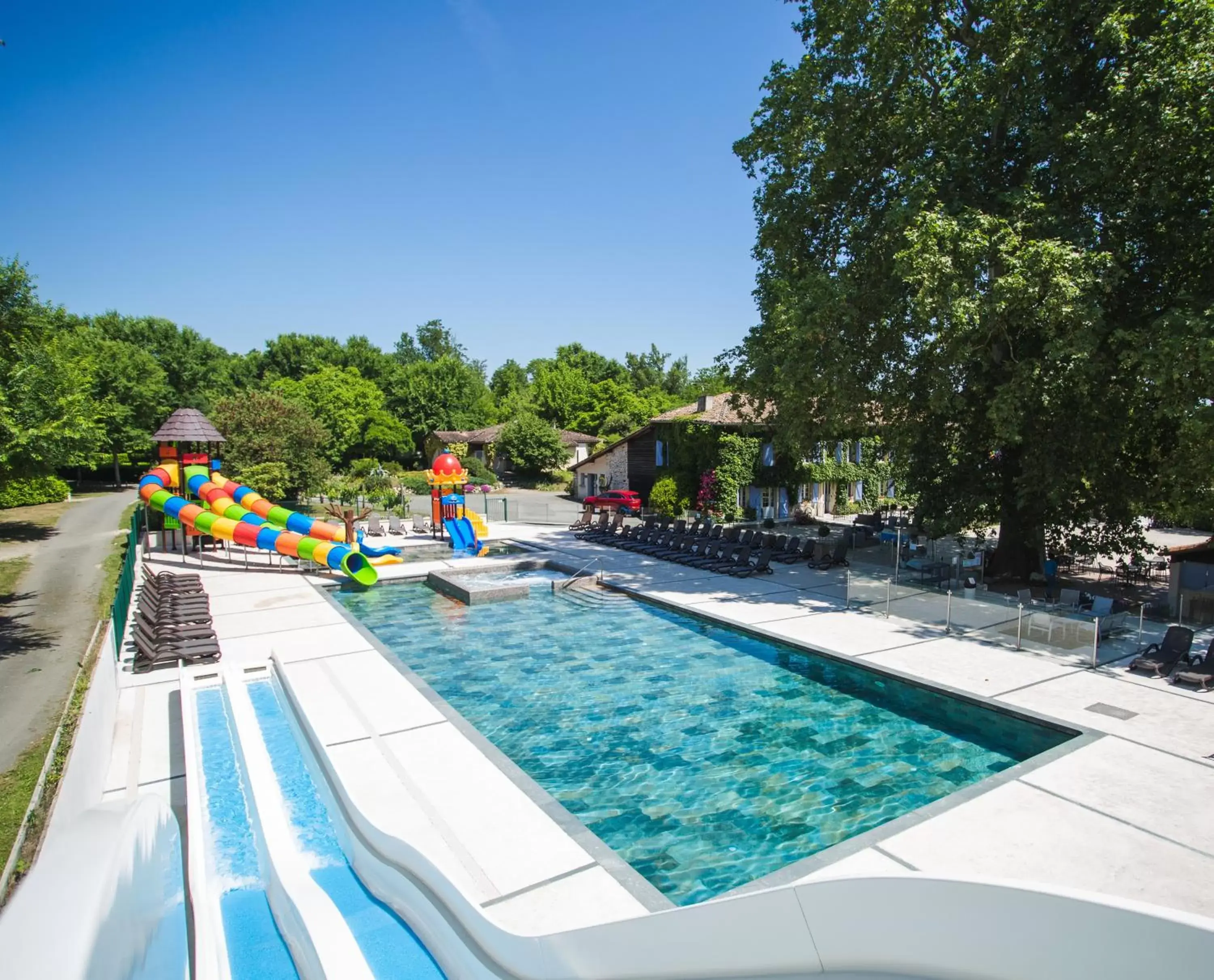 Aqua park, Swimming Pool in Le Moulin