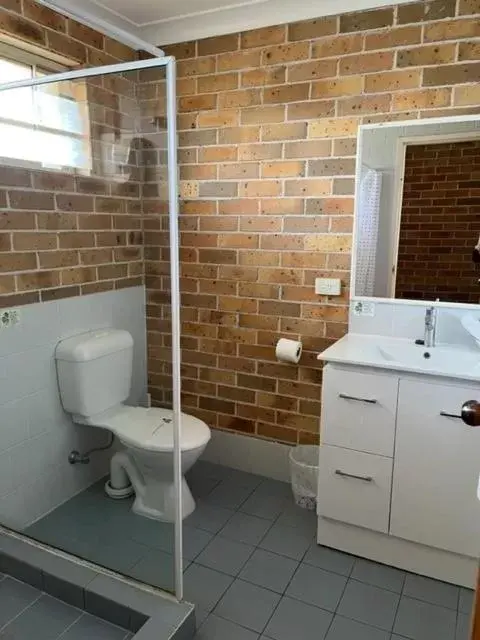 Bathroom in Forster Palms Motel
