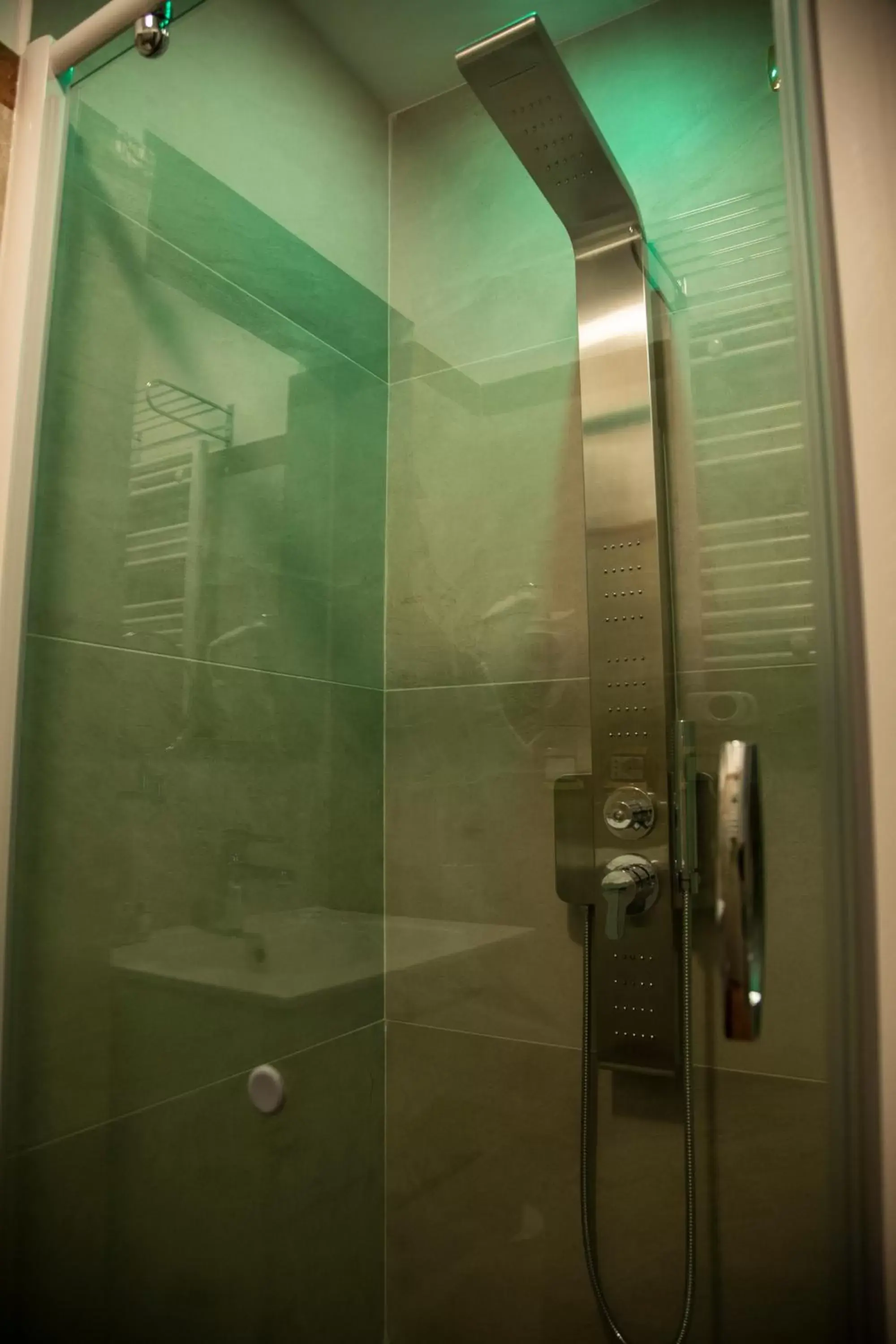 Shower, Bathroom in Hotel Cinquantatre