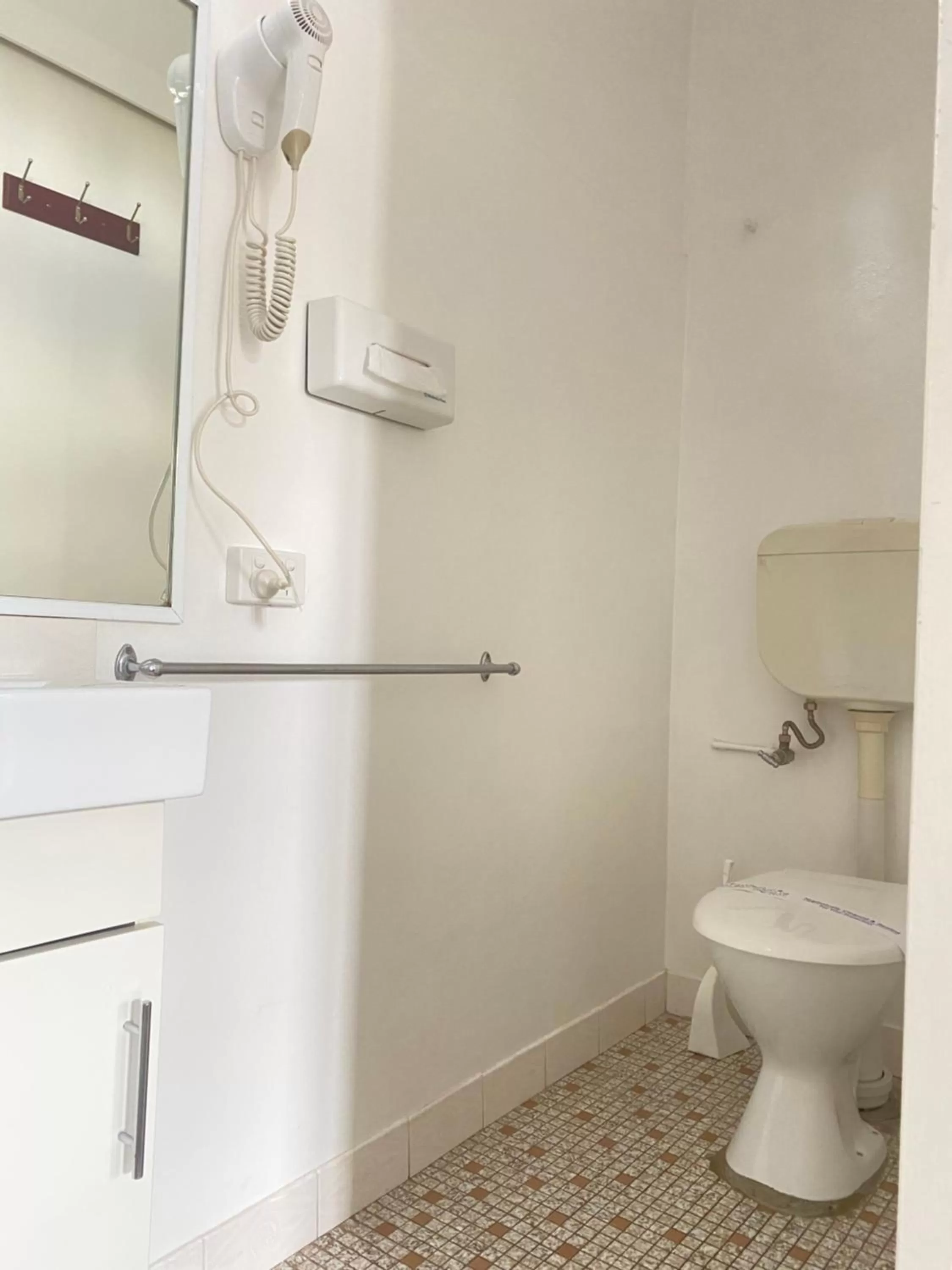 Toilet in Motel Kempsey