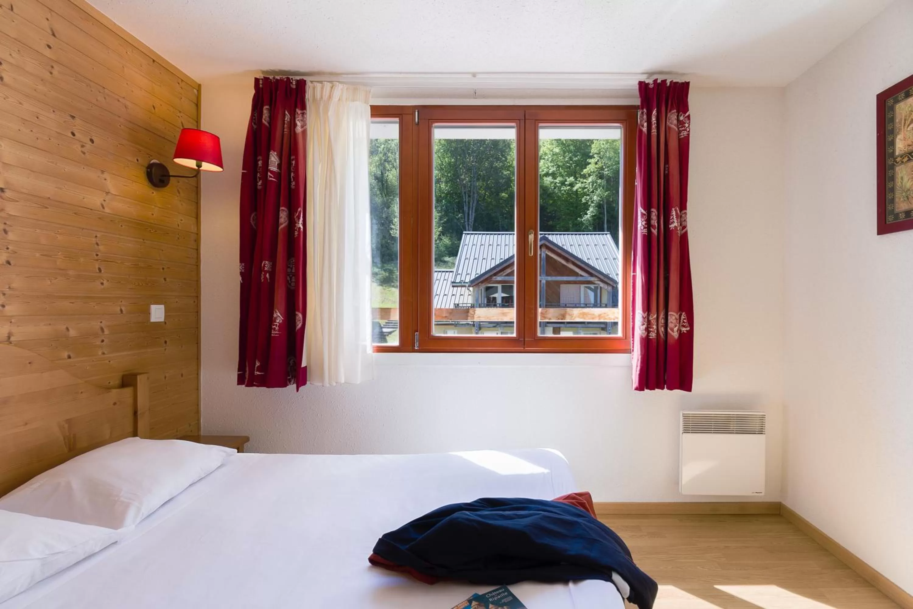 Bedroom, Bed in Garden & City Evian - Lugrin