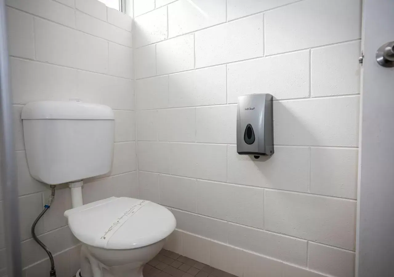 Toilet, Bathroom in Banjo Paterson Motor Inn