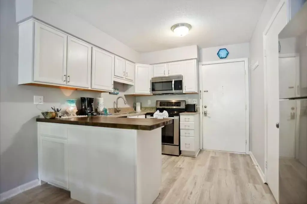 Kitchen/Kitchenette in 5 stars Peaceful Condo - 7 min walk to the beach