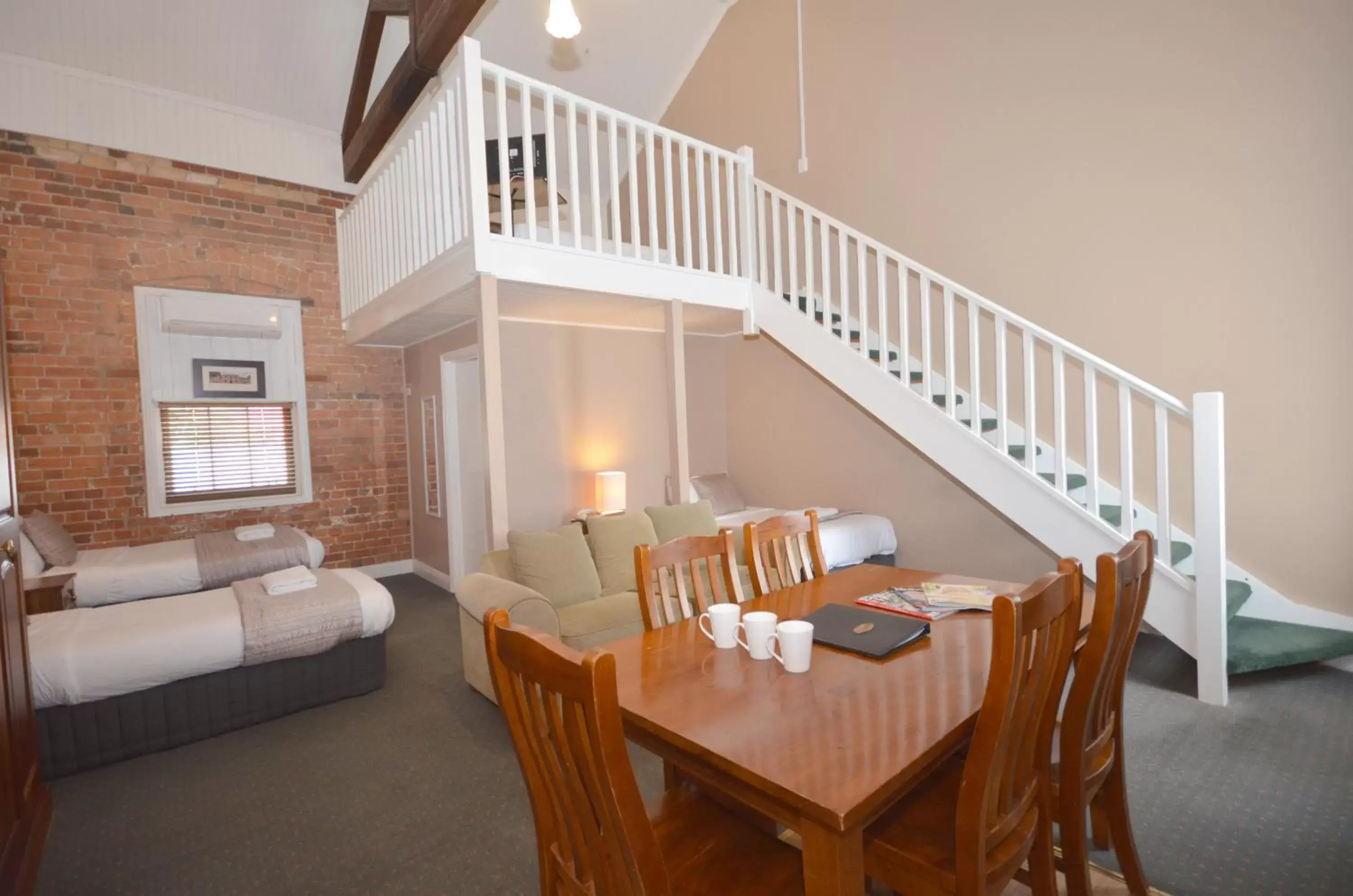 Dining Area in Central Springs Inn