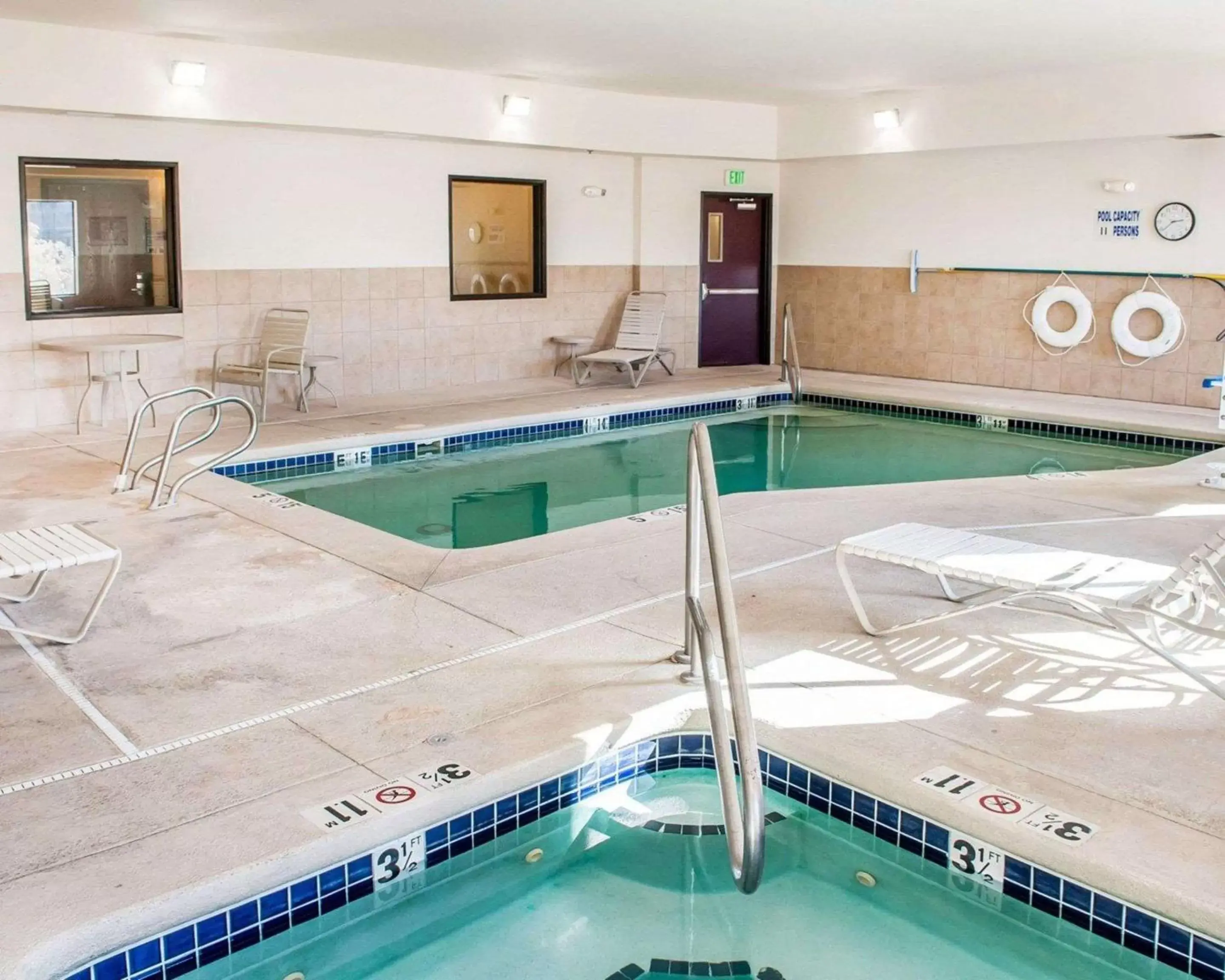 On site, Swimming Pool in Comfort Suites Gallup East Route 66 and I-40