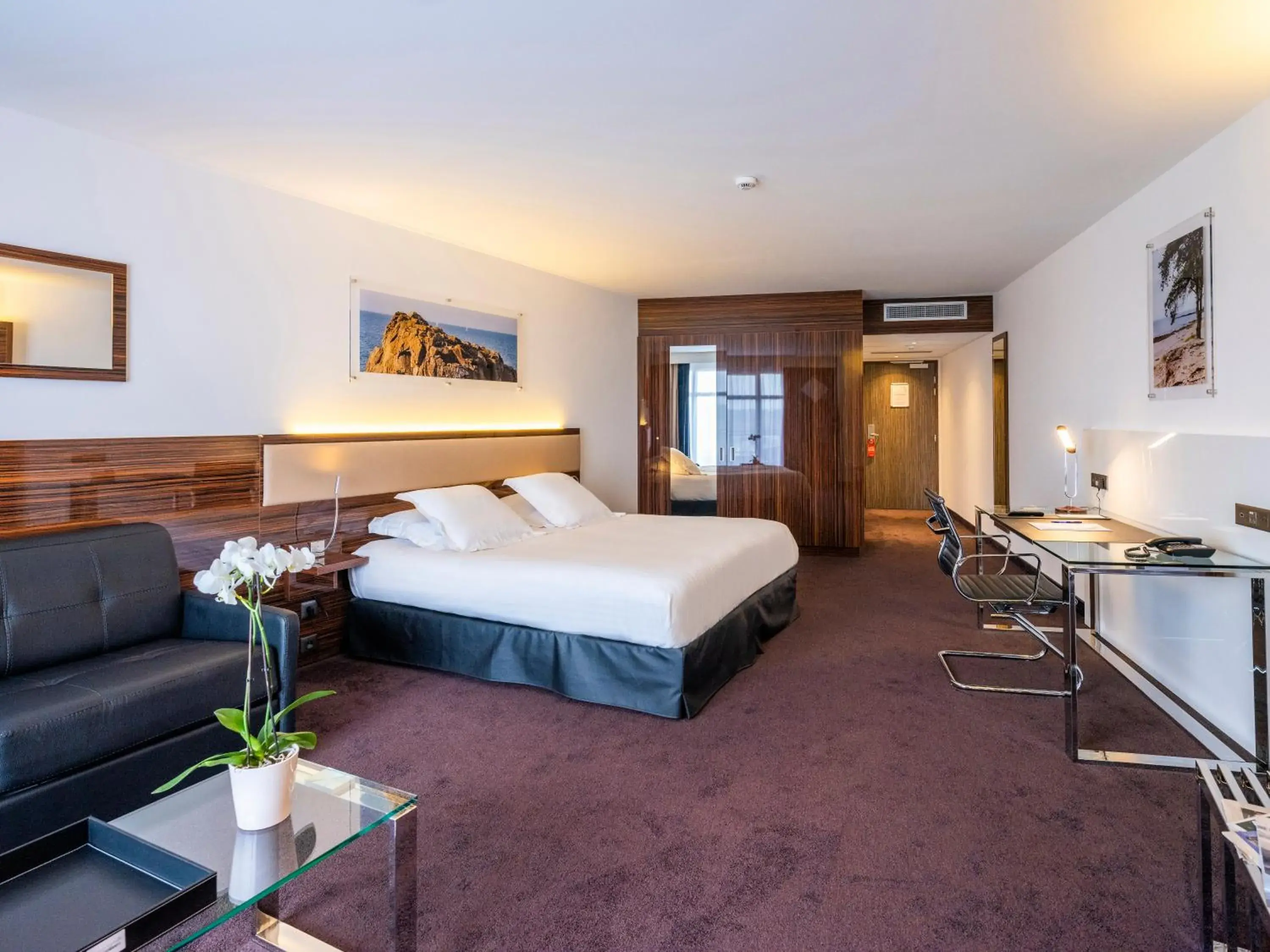 Photo of the whole room, Bed in Westotel Le Pouliguen Photo of the whole room, Bed in Westotel Le Pouliguen