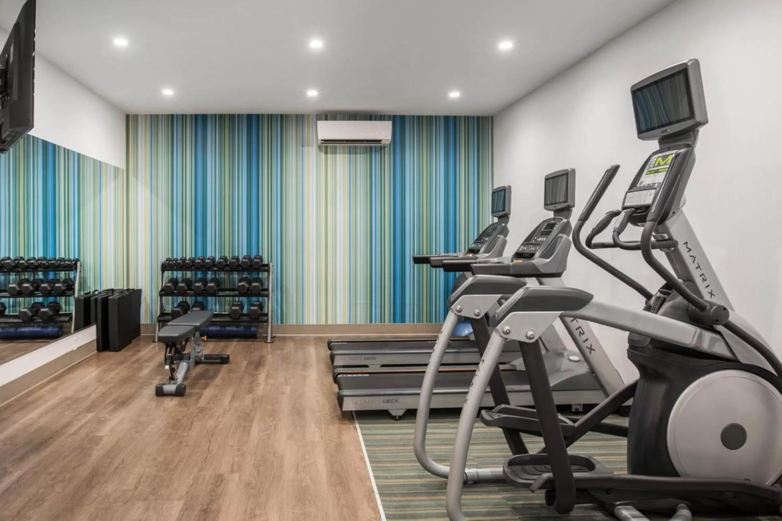 Fitness centre/facilities, Fitness Center/Facilities in Holiday Inn Express & Suites Chicago-Libertyville, an IHG Hotel