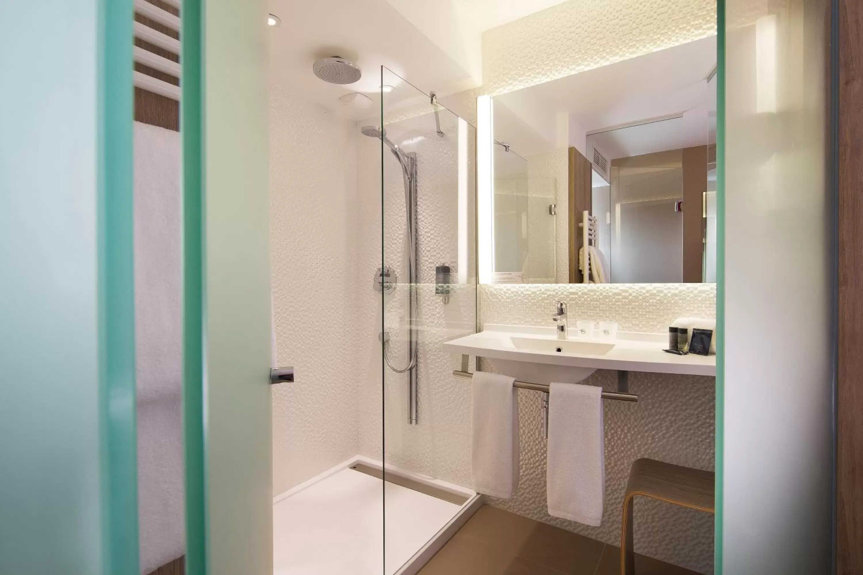 Bathroom in Hôtel Oceania Le Métropole