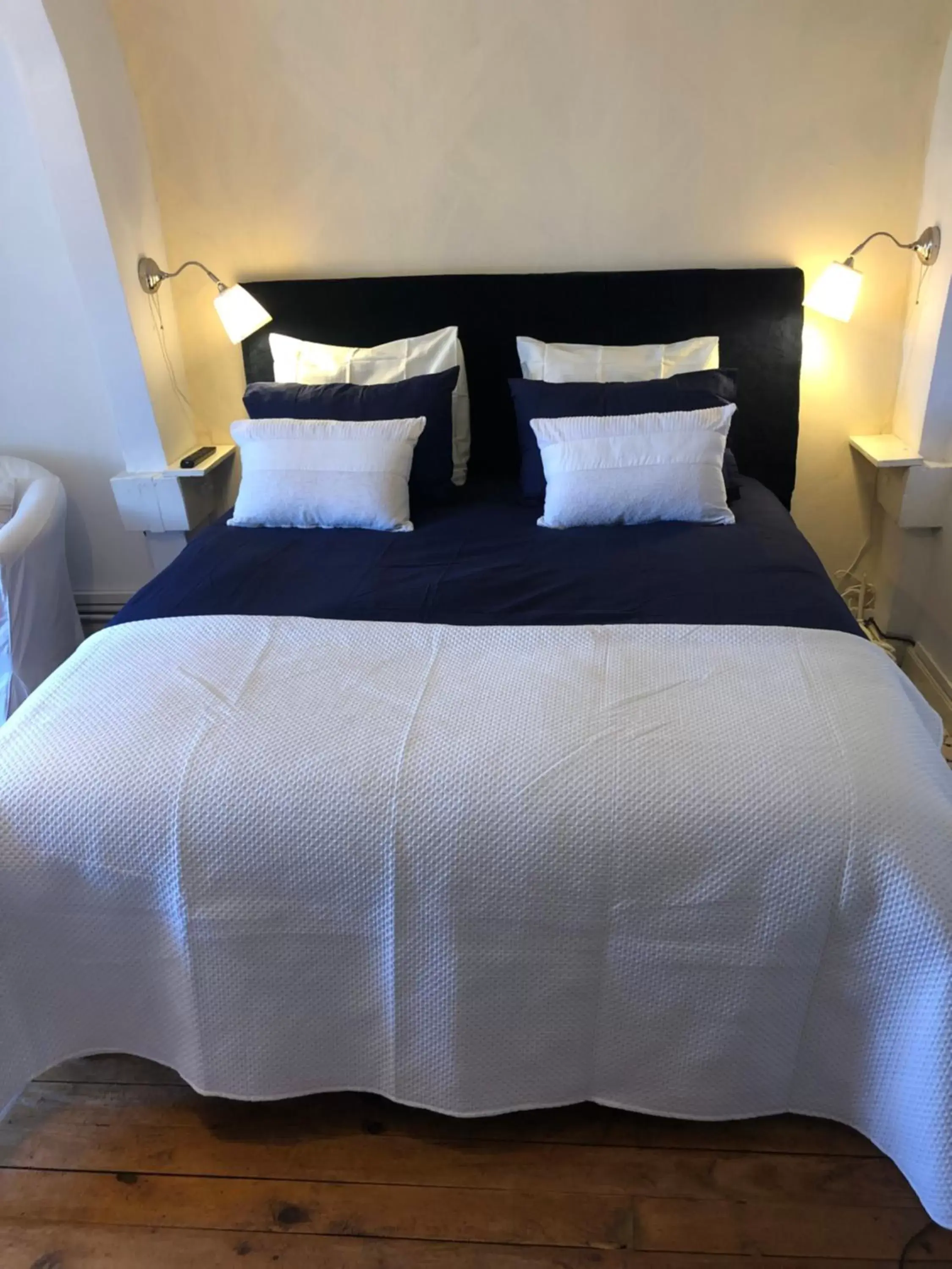 Bed in Maison de la Comtesse