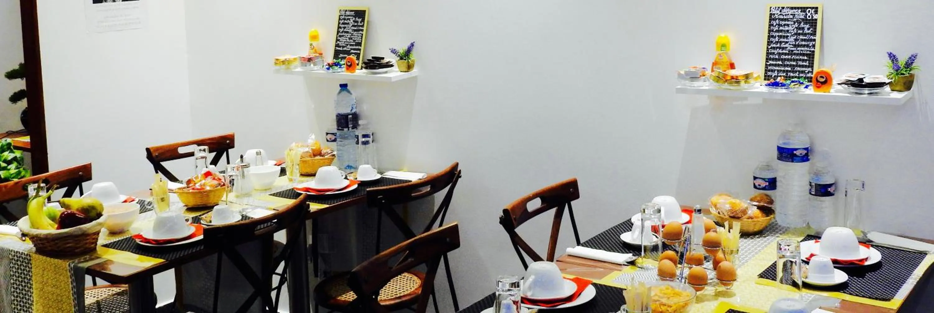 Dining area in Massilia hôtel